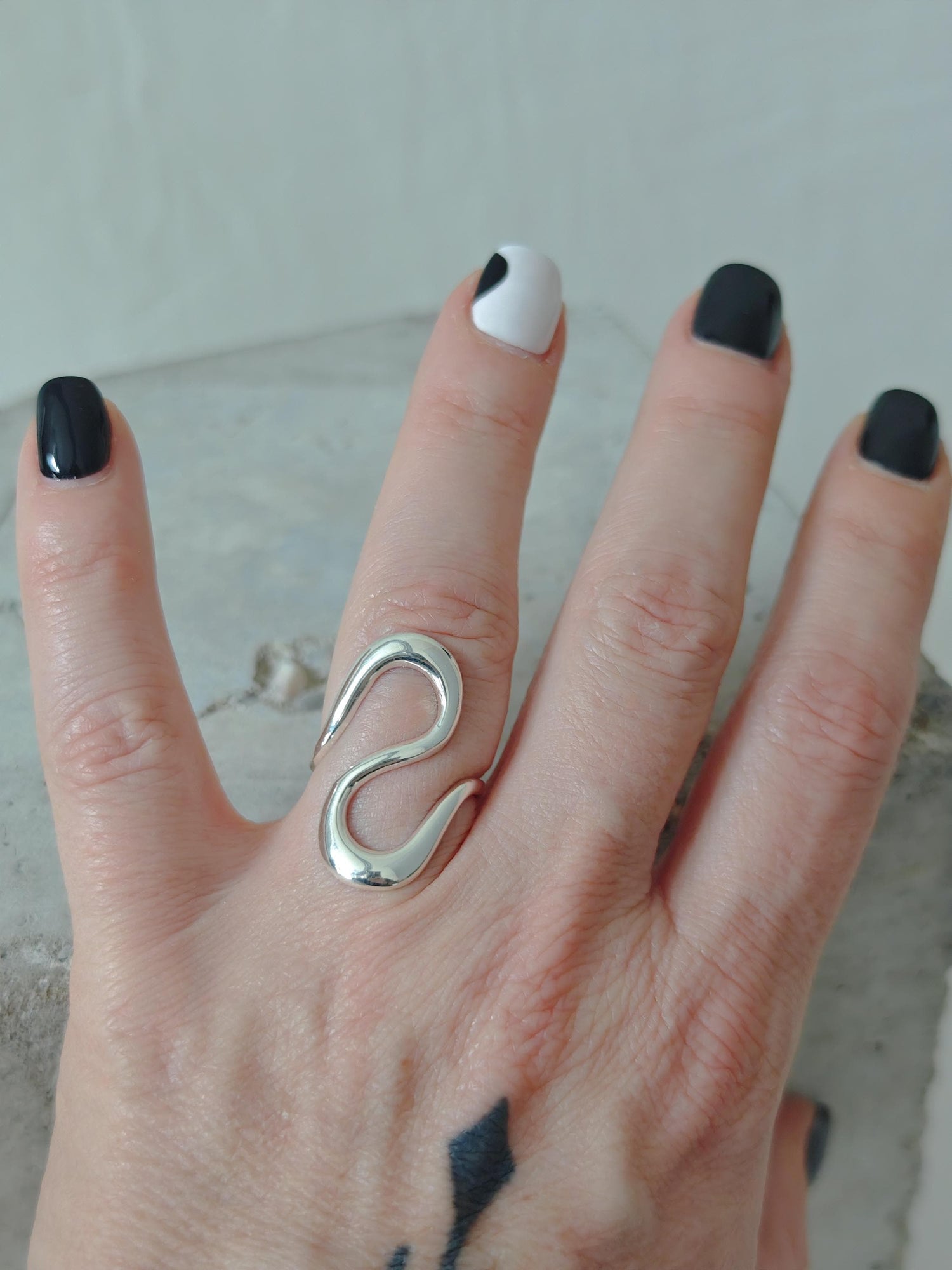 Organic minimalist wave ring made of 925 silver, handmade