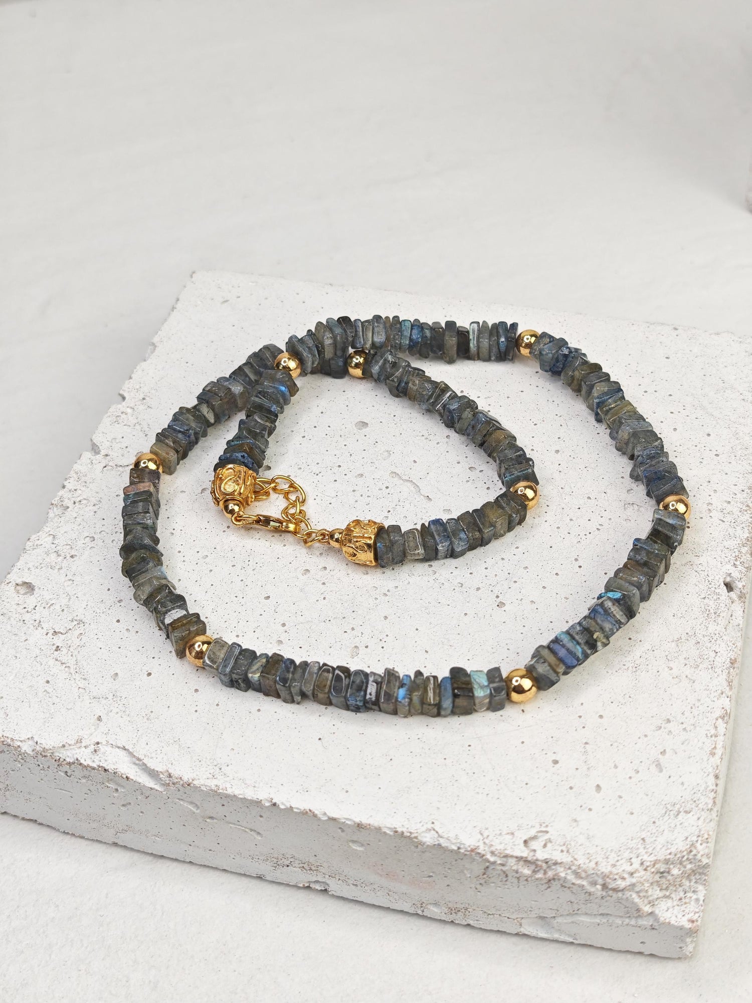 Northern Lights – Labradorite and gold-plated sterling silver necklace, pearl necklace