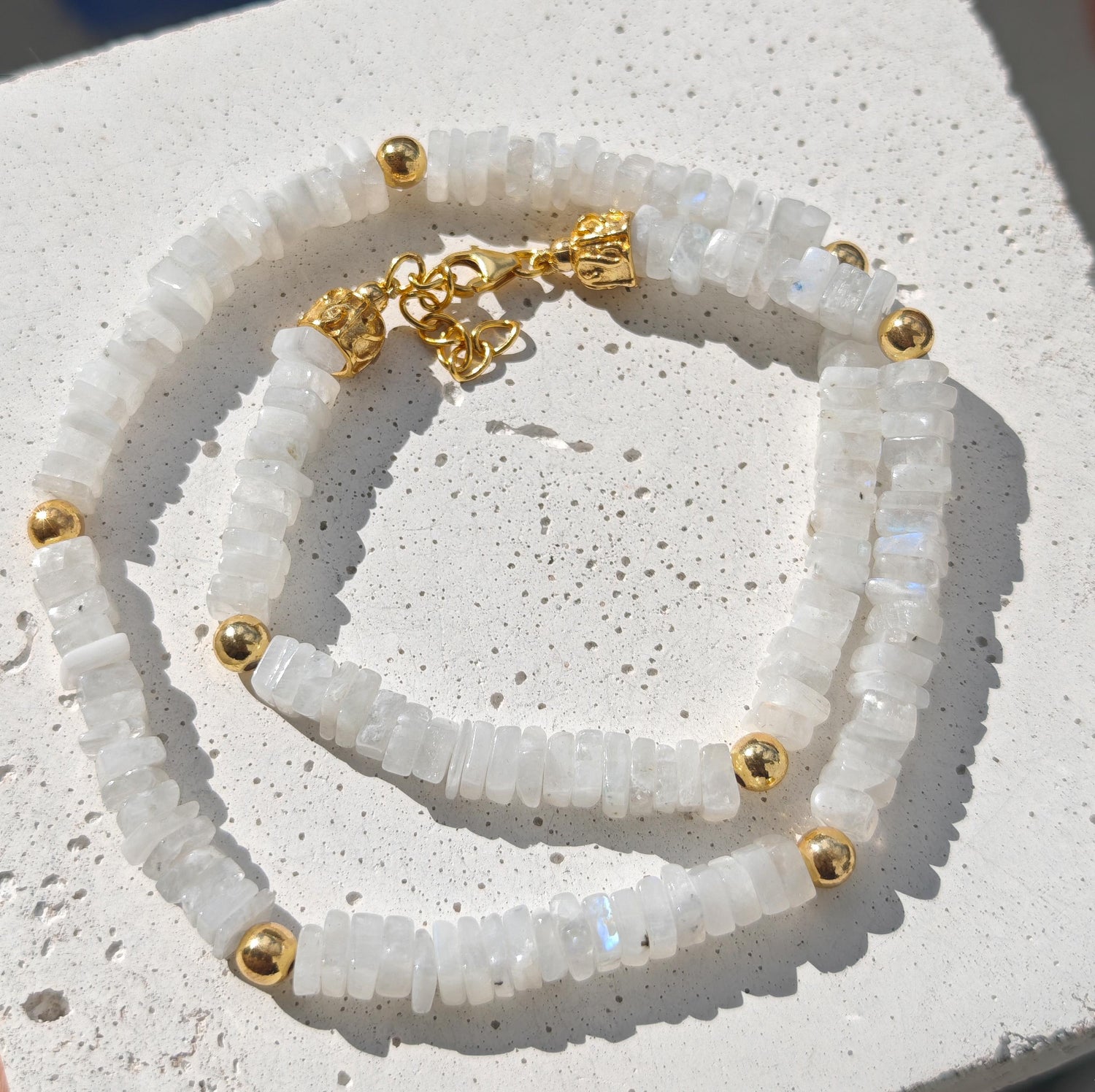 Frosted Moon necklace made of moonstone and 18-carat gold-plated sterling silver, pearl necklace