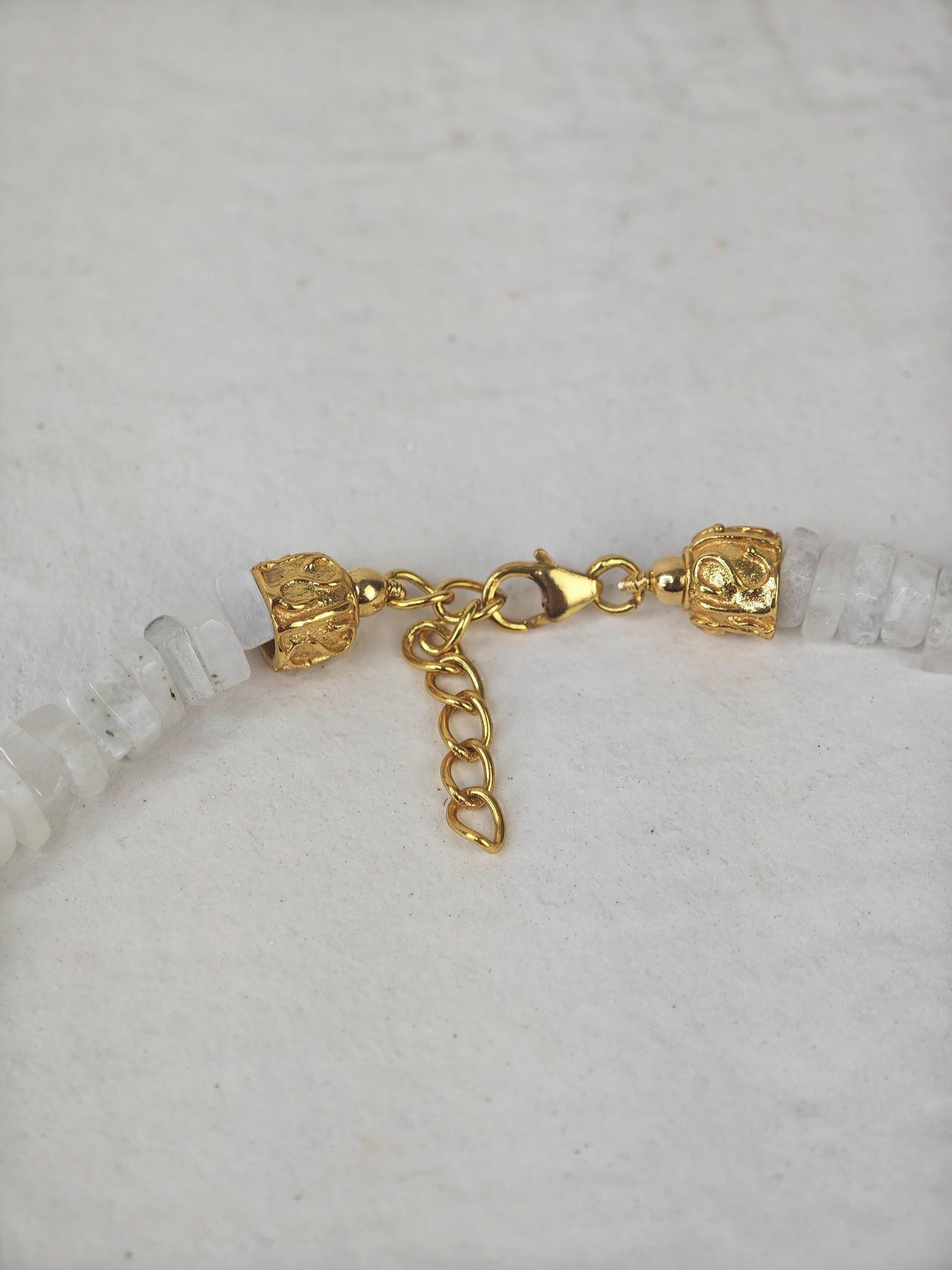 Frosted Moon necklace made of moonstone and 18-carat gold-plated sterling silver, pearl necklace