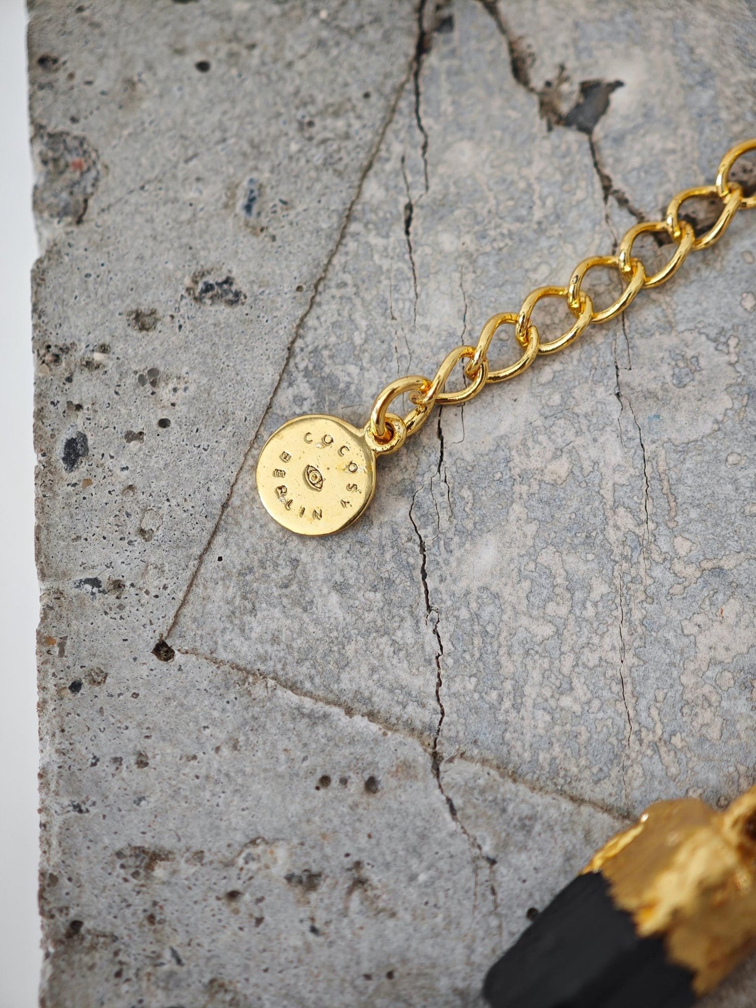 goldene Halskette mit Turmalin Anhänger 18K Vergoldung, handgemachte Edelstein Halskette - CocosyBerlin