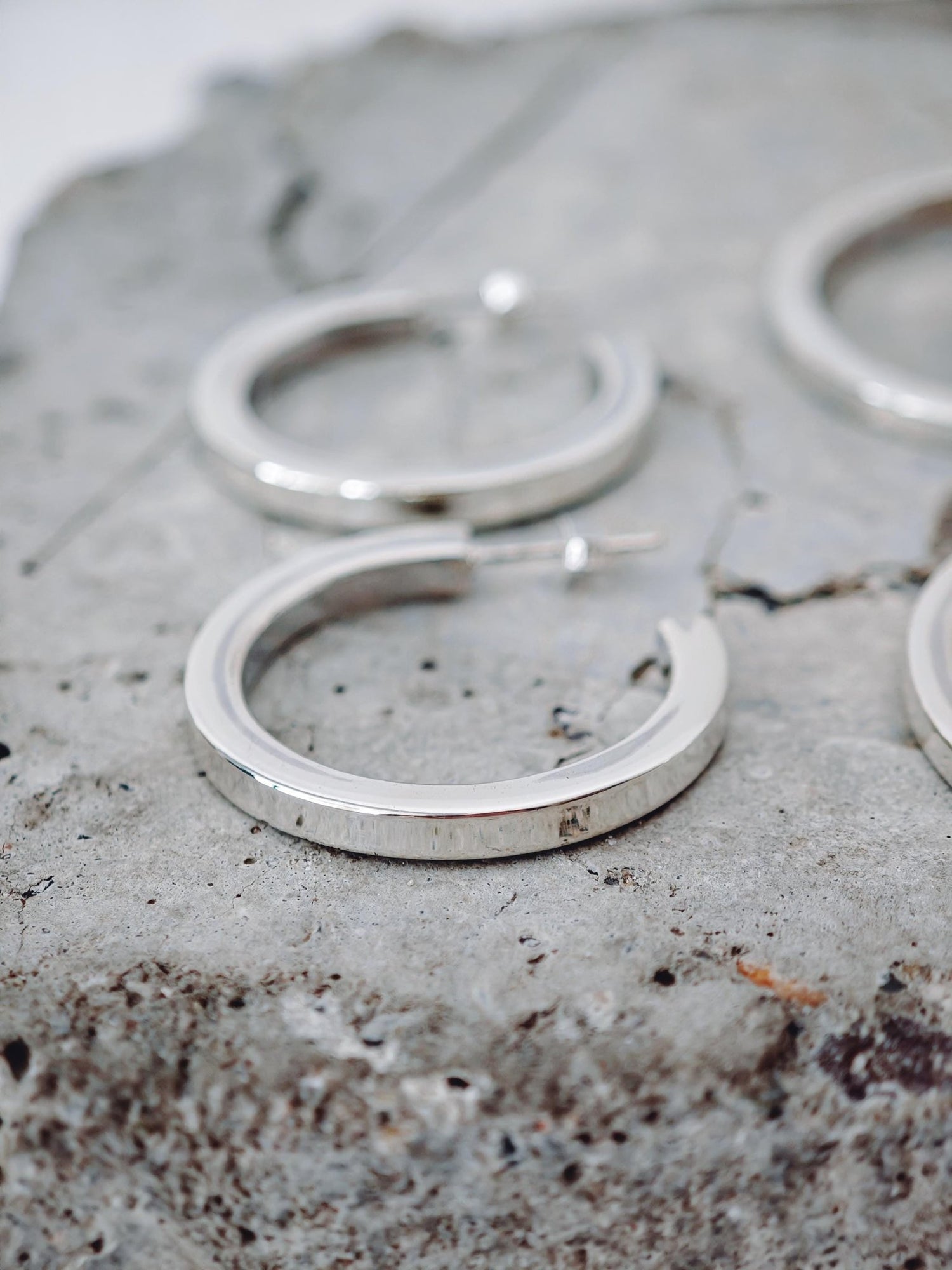 Breite Chunky Creolen aus 925 Silber 30mm oder 40mm, Ohrstecker quadratische offene Creolen - CocosyBerlin