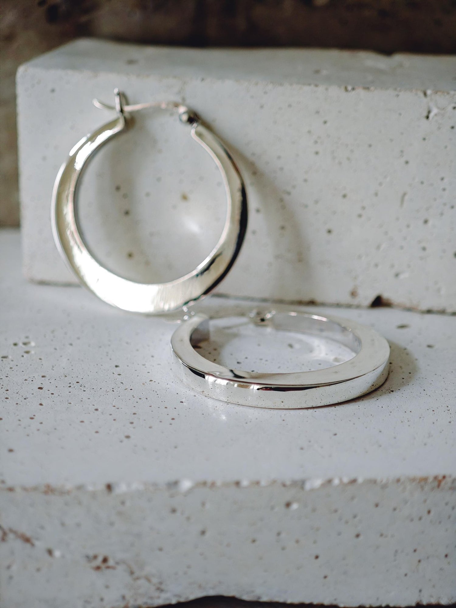 Medium Chunky Creolen 35mm aus 925 Silber, Breite Statement Hoops, handgefertigte Ohrringe - CocosyBerlin
