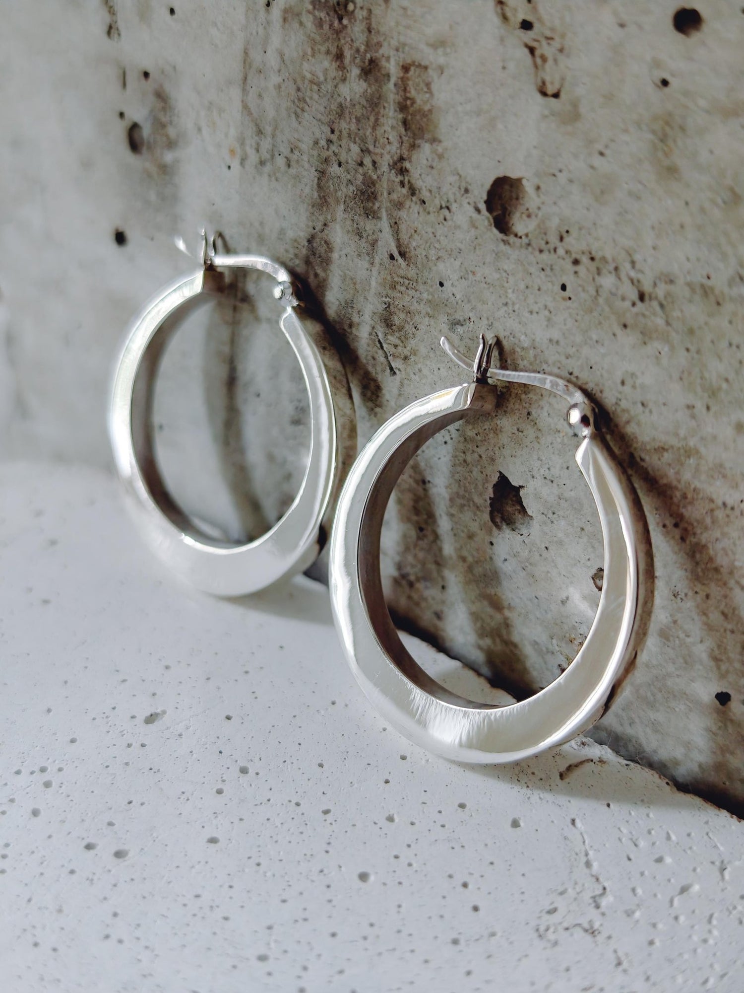 Medium Chunky Creolen 35mm aus 925 Silber, Breite Statement Hoops, handgefertigte Ohrringe - CocosyBerlin