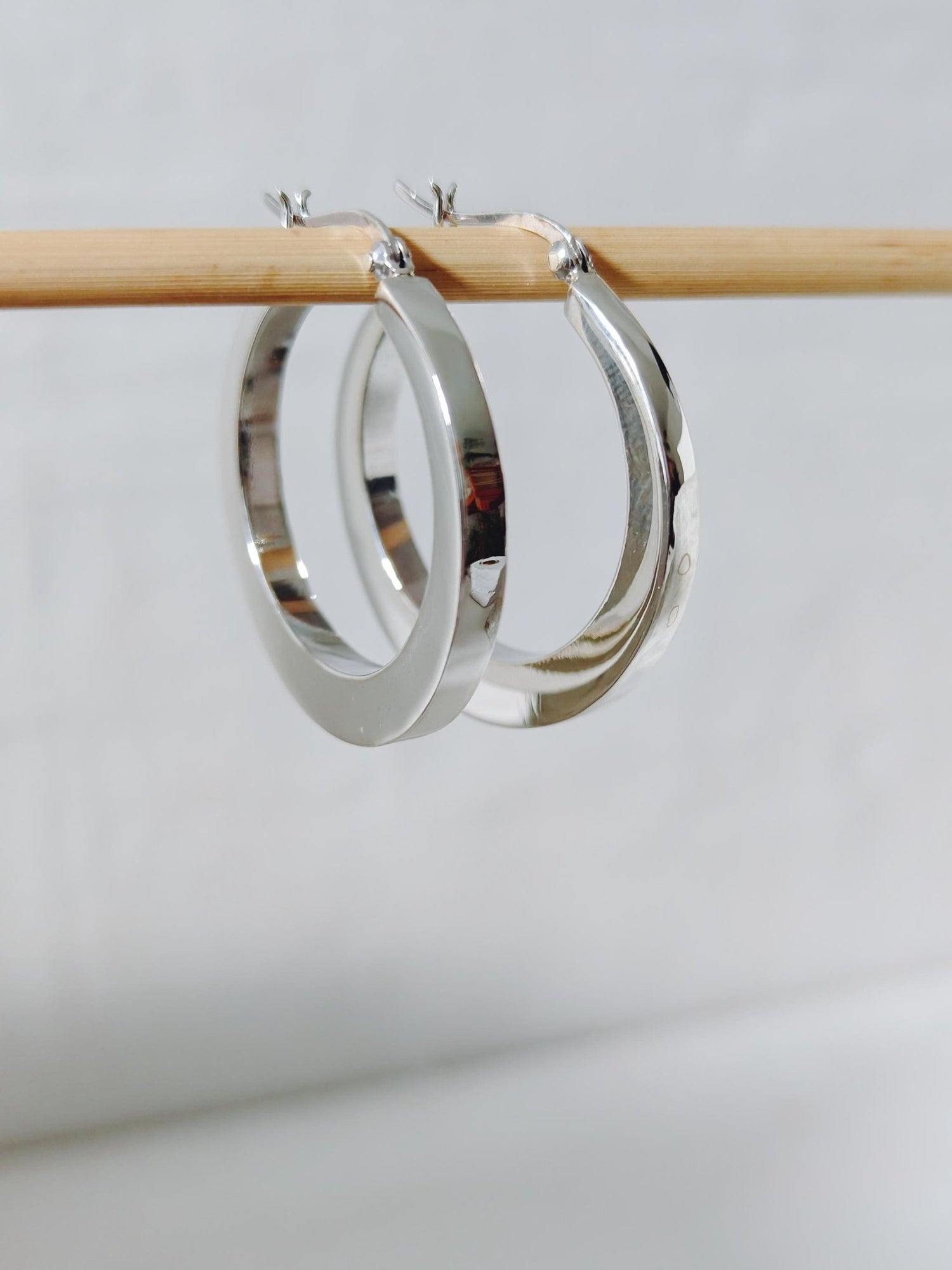 Medium Chunky Creolen 35mm aus 925 Silber, Breite Statement Hoops, handgefertigte Ohrringe - CocosyBerlin