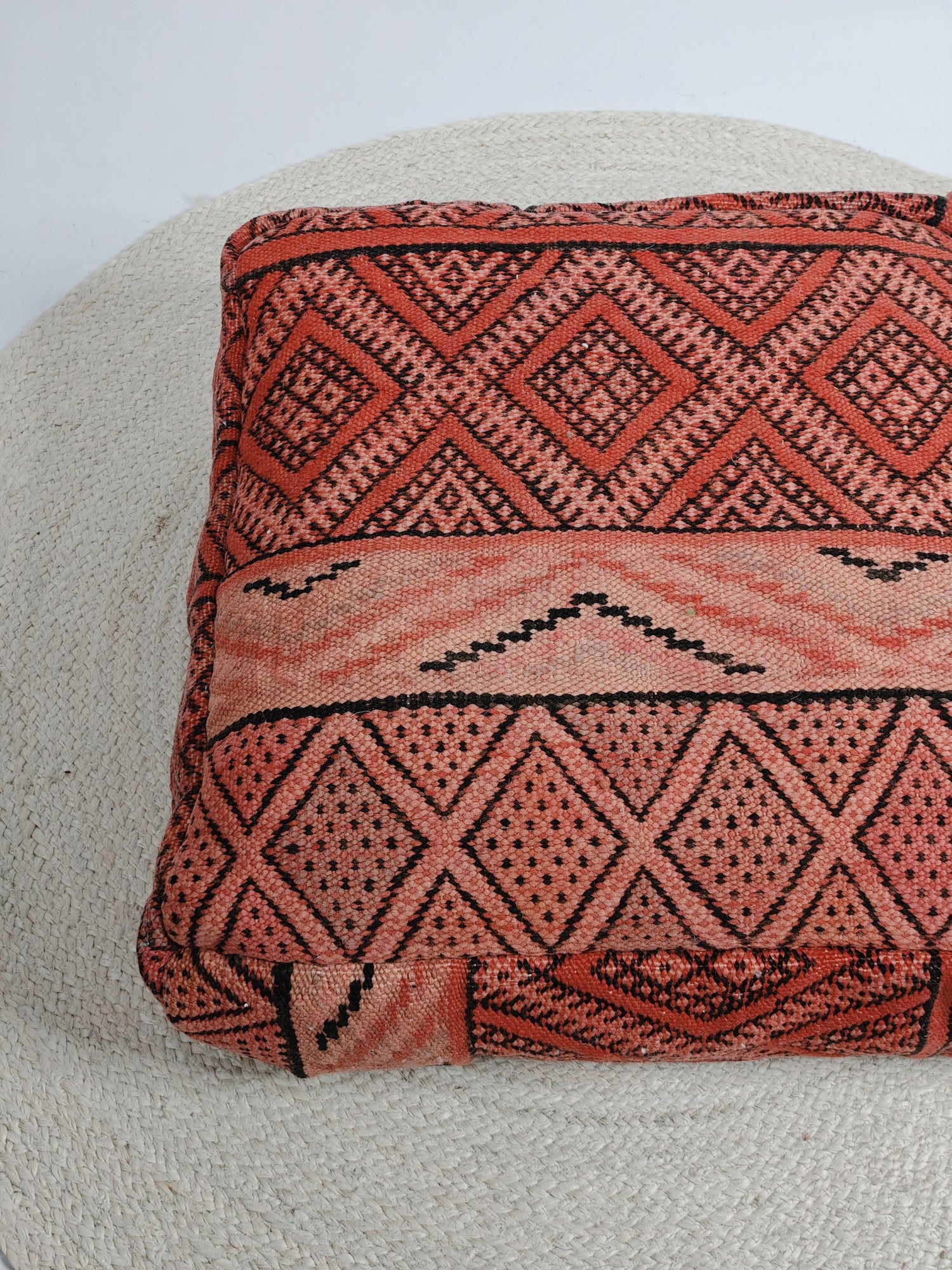 Marokkanischer Pouf, Berber Bodenkissen Pink und Rosa, Boho Sitzkissen aus Wolle, Kelim Bodenkissen, handarbeit