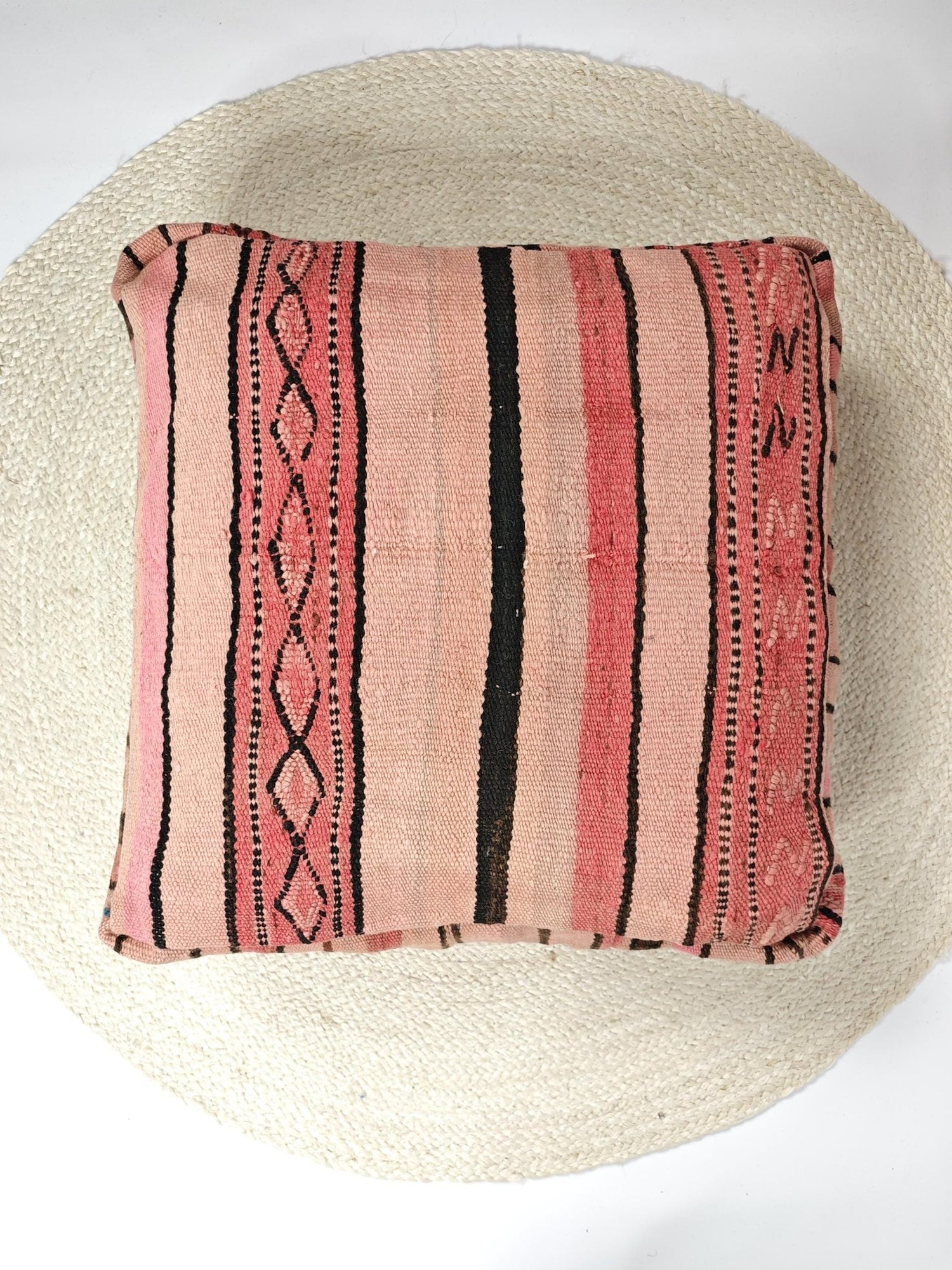 Marokkanischer Pouf mit Streifen Muster, Berber Bodenkissen pink rosa, Boho Sitzkissen aus Wolle, Vintage Kelim Bodenkissen, handarbeit - CocosyBerlin
