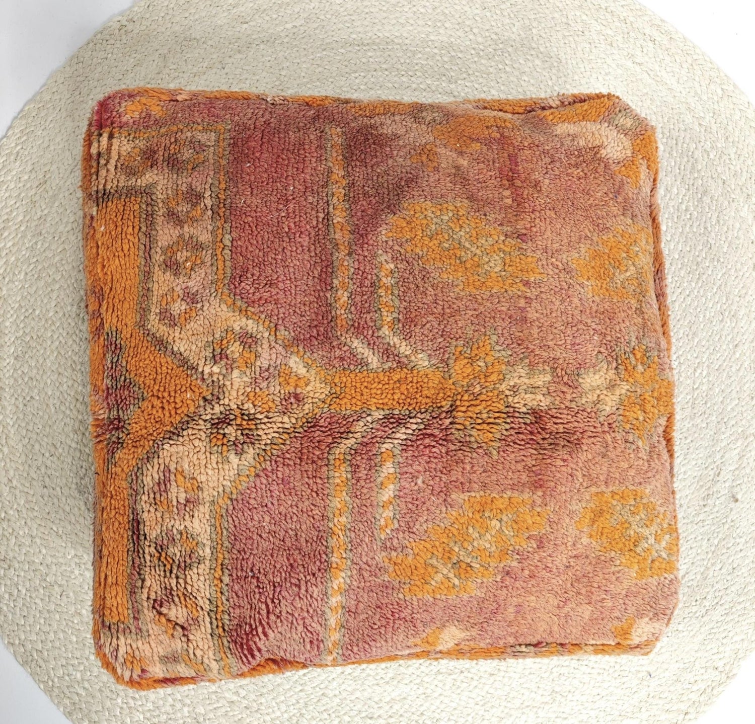 Marokkanischer Vintage Pouf, Berber Bodenkissen, Sitzkissen aus 100% Wolle alt rosa und orange - CocosyBerlin