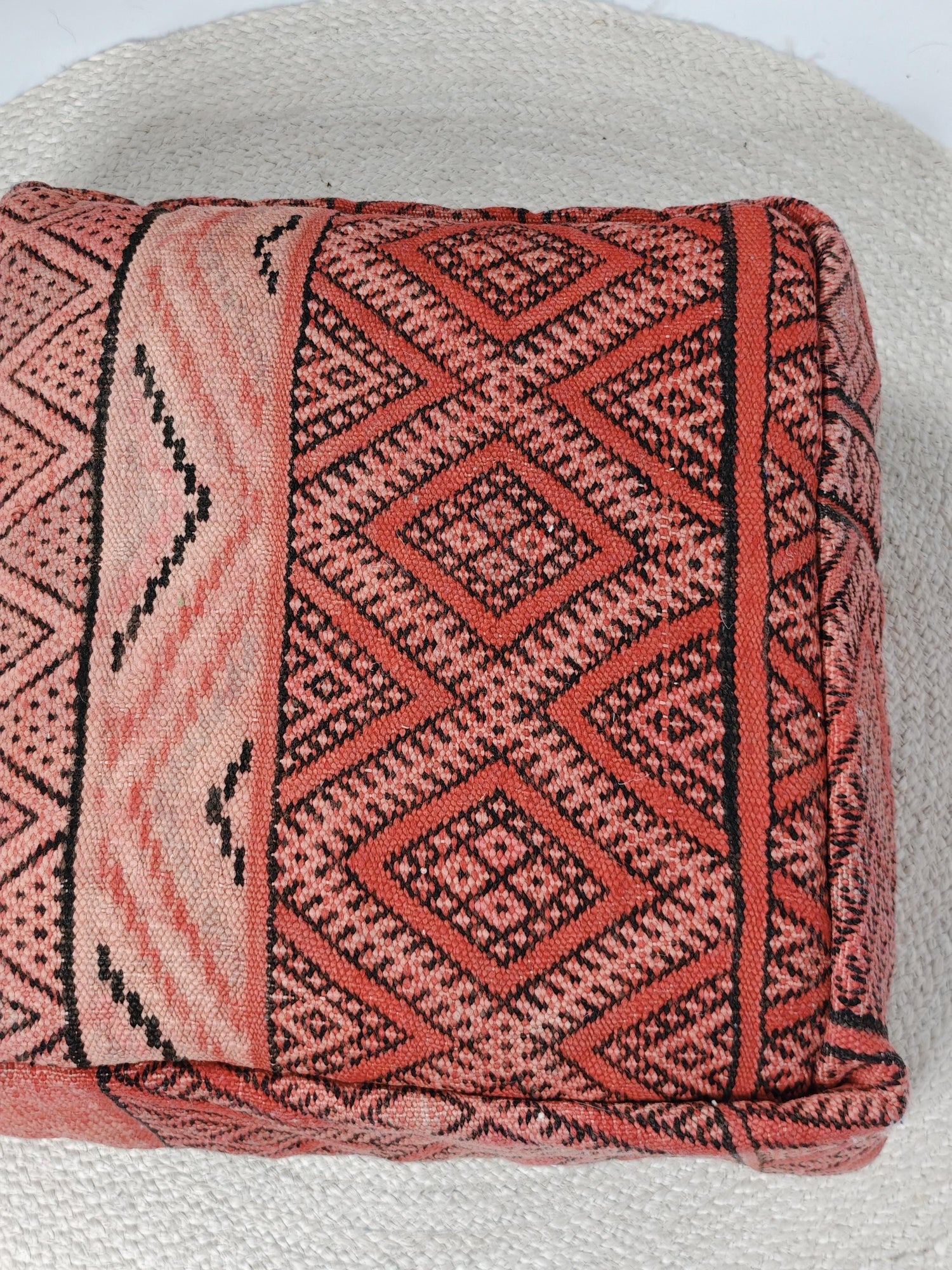 Marokkanischer Pouf, Berber Bodenkissen Pink und Rosa, Boho Sitzkissen aus Wolle, Kelim Bodenkissen, handarbeit