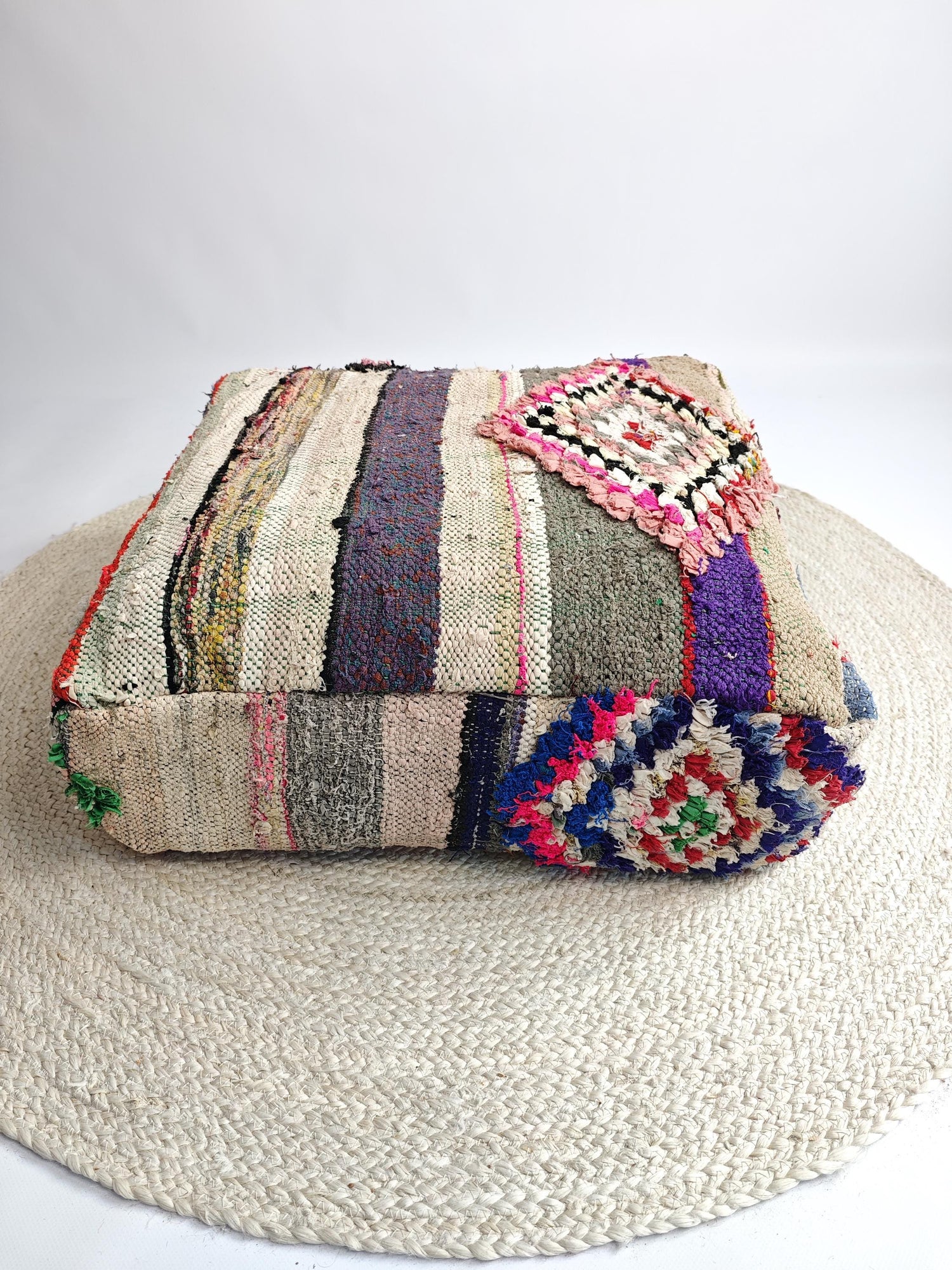 PCocosy Premium Collection - Pouf aus Marokko mit geometrischem Muster, Upcyling Pouf aus Stoffresten, Boho Sitzkissen, Bunt, Unikat, Handarbeit, Streifen