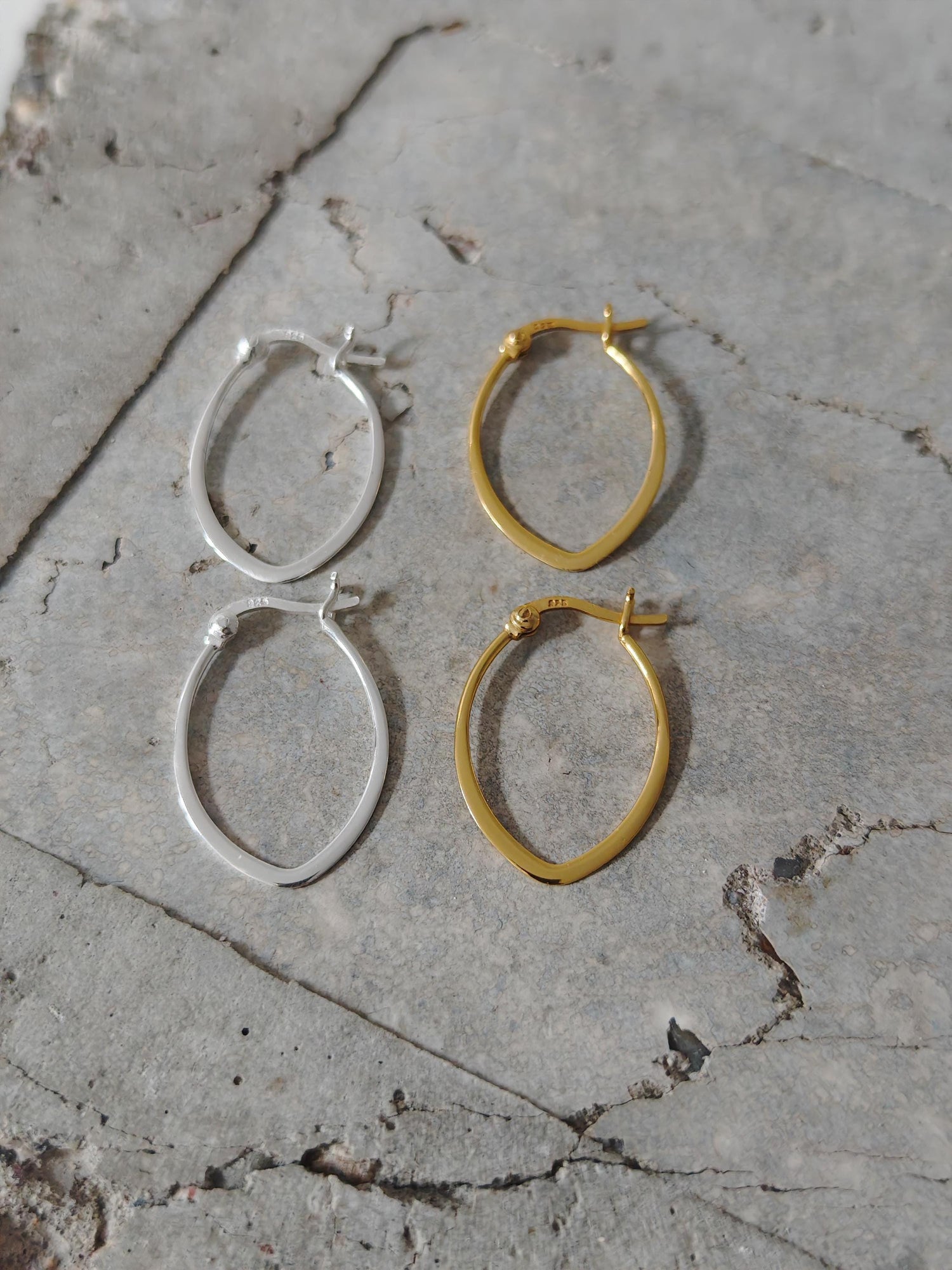 Flache Ovale Creolen aus 925 Silber, Kleine Minimalistische Ohrringe vergoldet