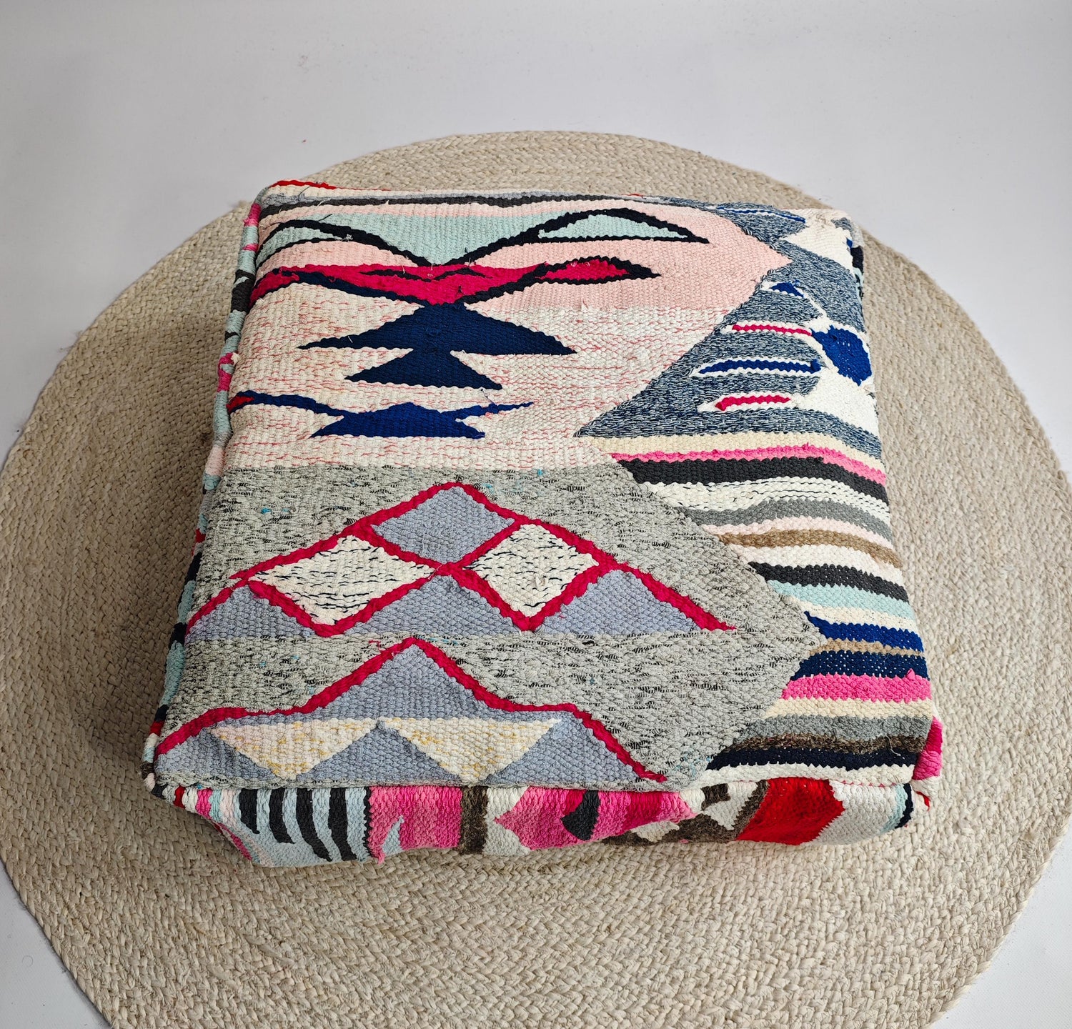 Pouf Cocosy Premium Collection - Marokkanischer Pouf mit geometrischen Muster, Upcyling Pouf aus Stoffresten, Boho Sitzkissen, Unikat