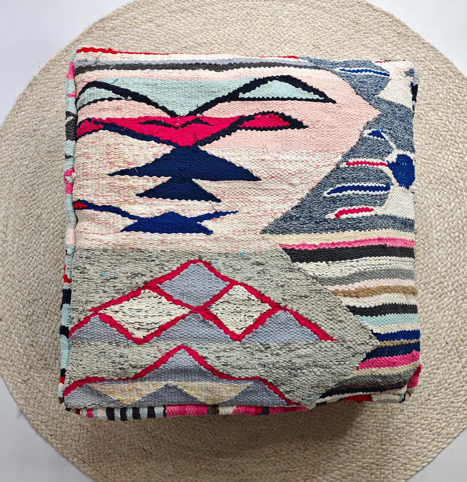 Pouf Cocosy Premium Collection - Marokkanischer Pouf mit geometrischen Muster, Upcyling Pouf aus Stoffresten, Boho Sitzkissen, Unikat