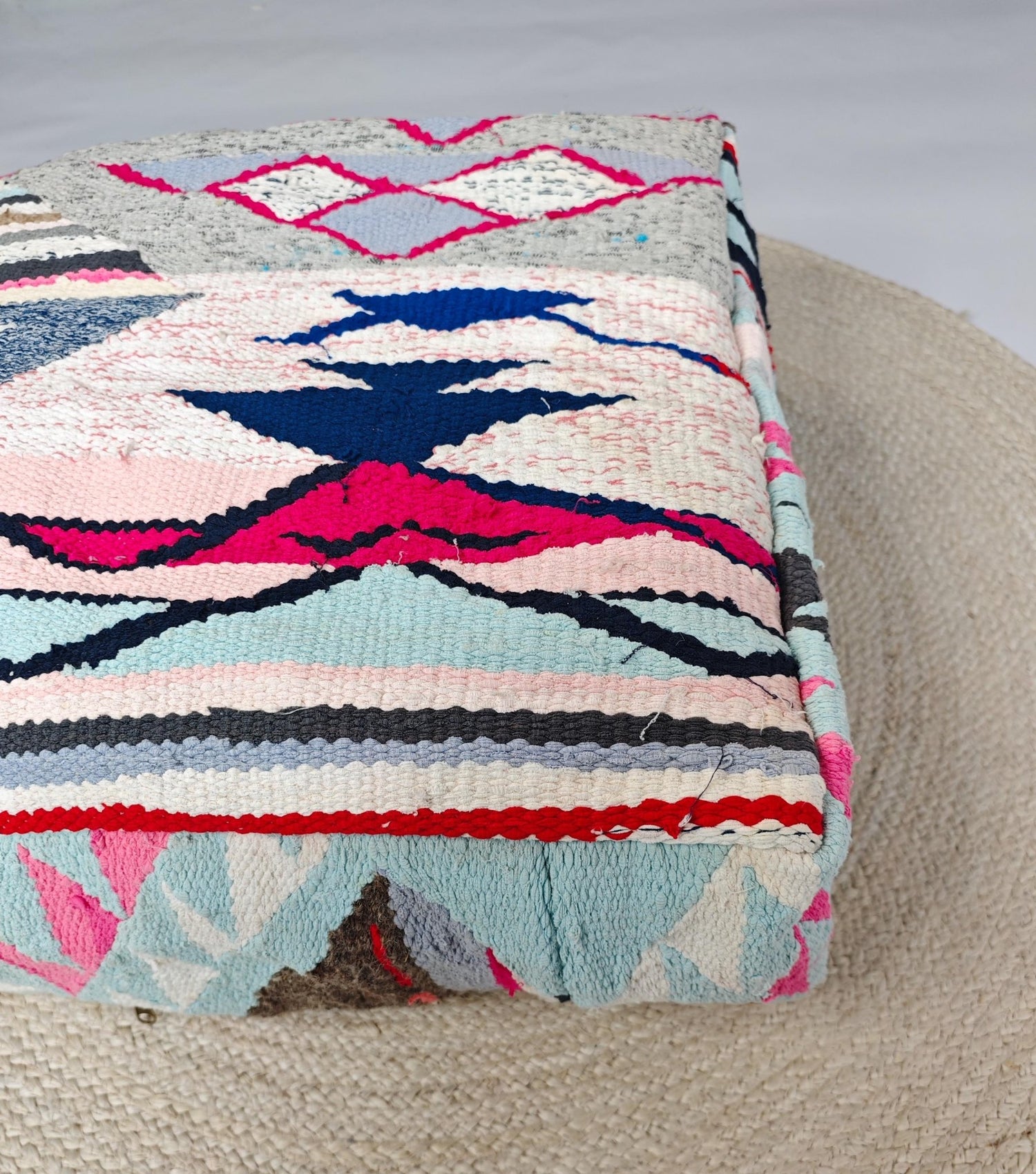 Pouf Cocosy Premium Collection - Marokkanischer Pouf mit geometrischen Muster, Upcyling Pouf aus Stoffresten, Boho Sitzkissen, Unikat - CocosyBerlin