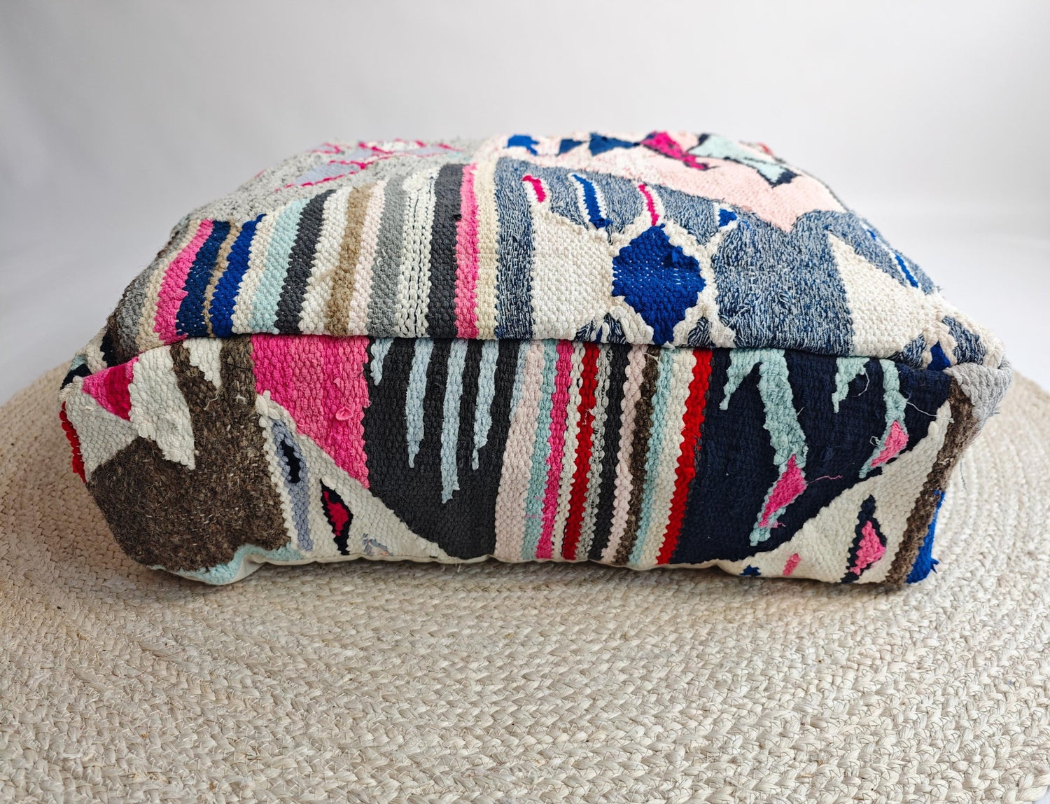 Pouf Cocosy Premium Collection - Marokkanischer Pouf mit geometrischen Muster, Upcyling Pouf aus Stoffresten, Boho Sitzkissen, Unikat - CocosyBerlin