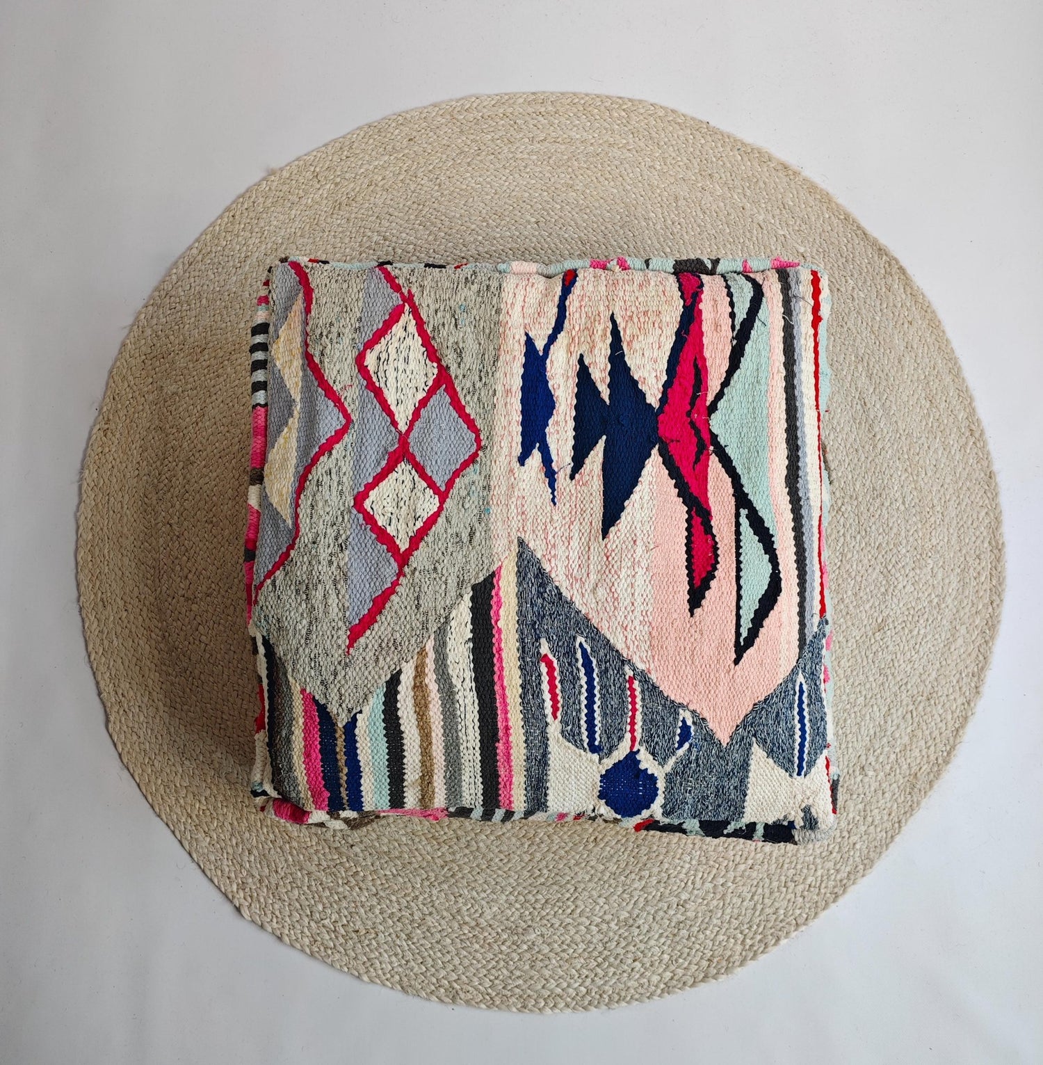 Pouf Cocosy Premium Collection - Marokkanischer Pouf mit geometrischen Muster, Upcyling Pouf aus Stoffresten, Boho Sitzkissen, Unikat - CocosyBerlin