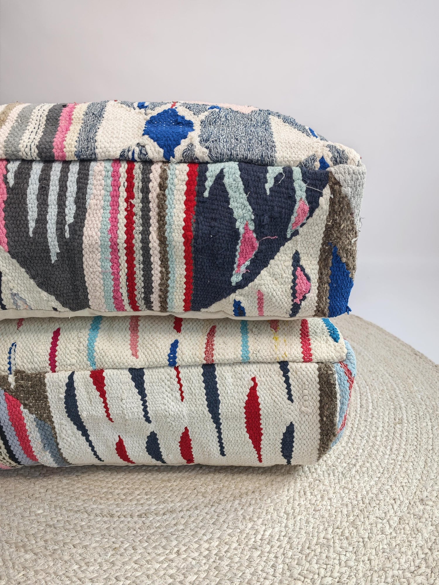Pouf Cocosy Premium Collection - Marokkanischer Pouf mit geometrischen Muster, Upcyling Pouf aus Stoffresten, Boho Sitzkissen, Unikat