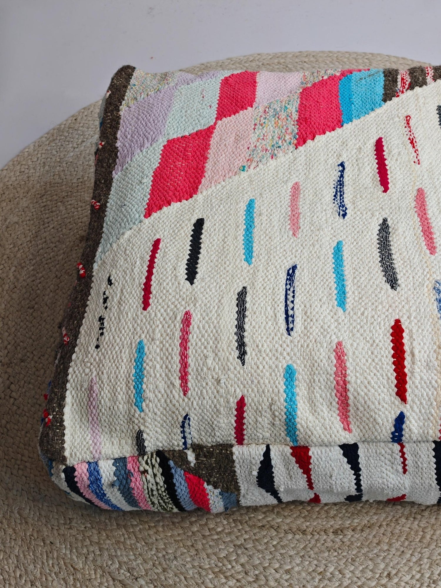 Pouf Cocosy Premium Collection - Marokkanischer Pouf mit geometrischen Muster, Upcyling Pouf aus Stoffresten, Boho Sitzkissen, Unikat - CocosyBerlin