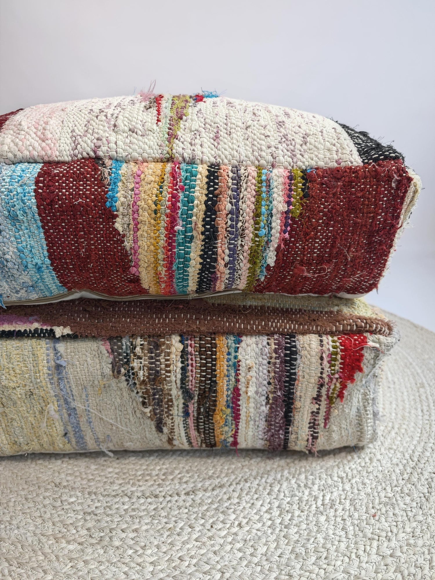 Cocosy Premium Collection - Marokkanischer Pouf mit geometrischen Muster, Upcyling Pouf aus Stoffresten, Boho Sitzkissen, Unikat