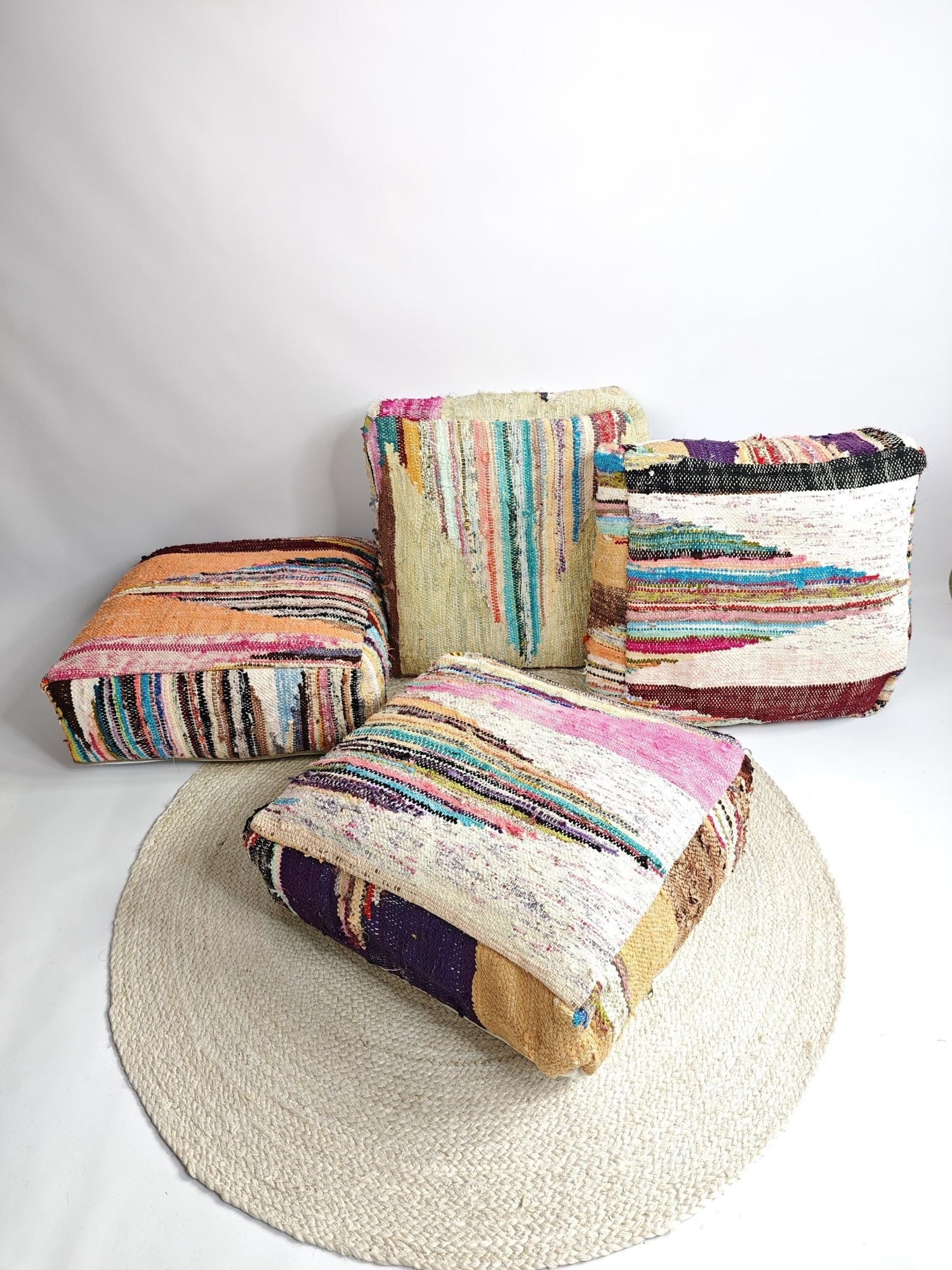 Cocosy Premium Collection - Marokkanischer Pouf mit geometrischen Muster, Upcyling Pouf aus Stoffresten, Boho Sitzkissen, Unikat - CocosyBerlin