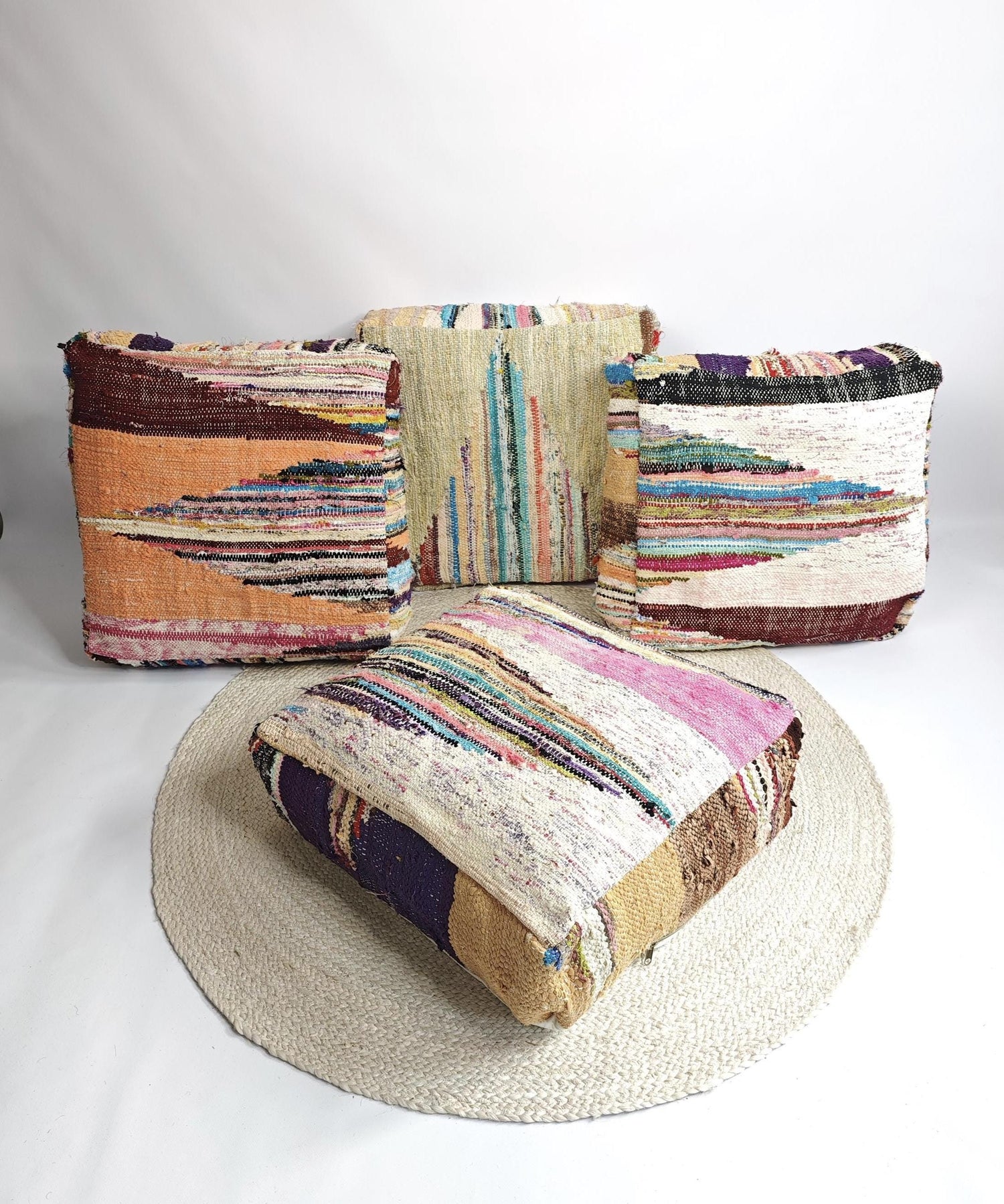 Cocosy Premium Collection - Marokkanischer Pouf mit geometrischen Muster, Upcyling Pouf aus Stoffresten, Boho Sitzkissen, Unikat