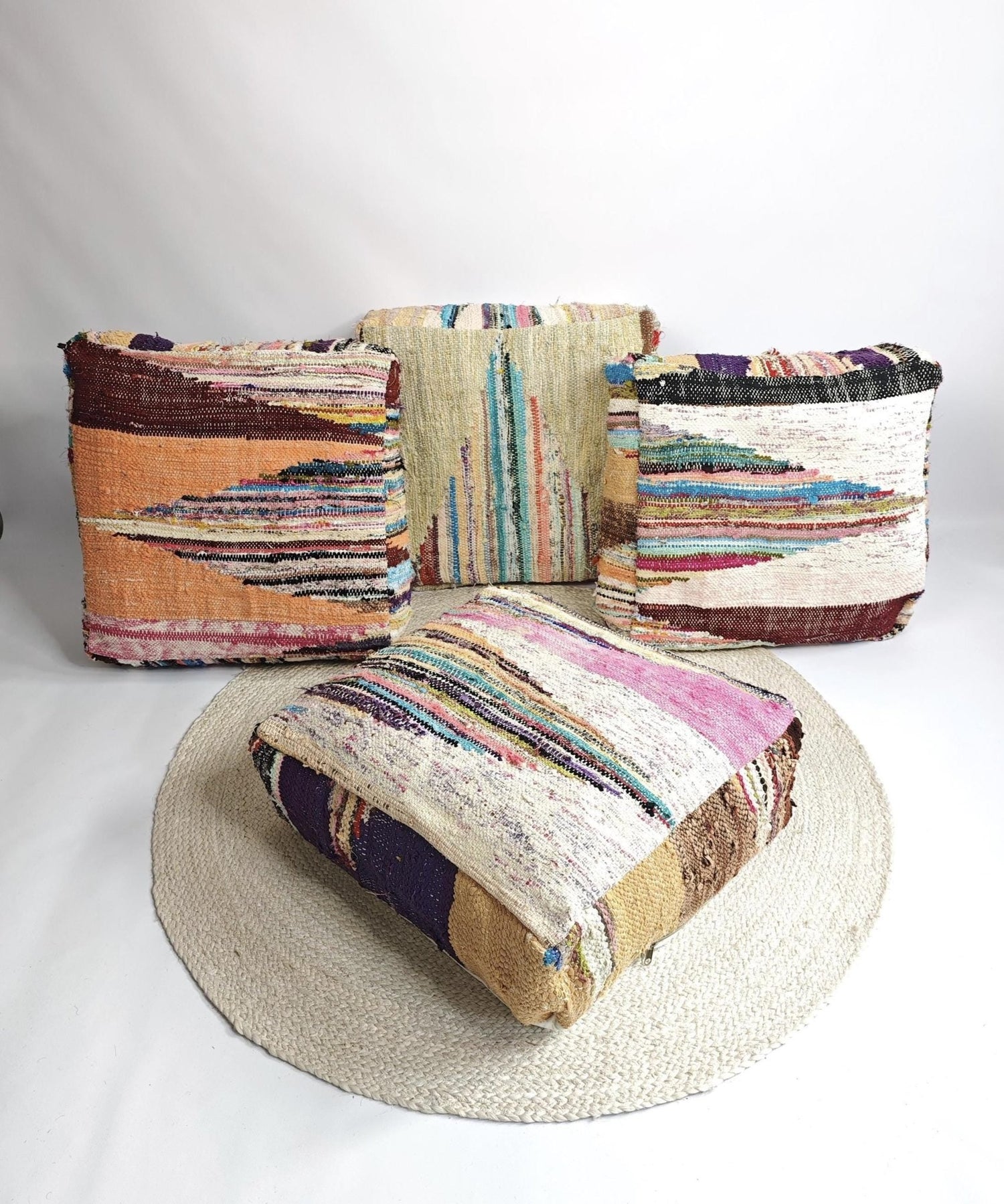 Cocosy Premium Collection - Marokkanischer Pouf mit geometrischen Muster, Upcyling Pouf aus Stoffresten, Boho Sitzkissen, Unikat - CocosyBerlin