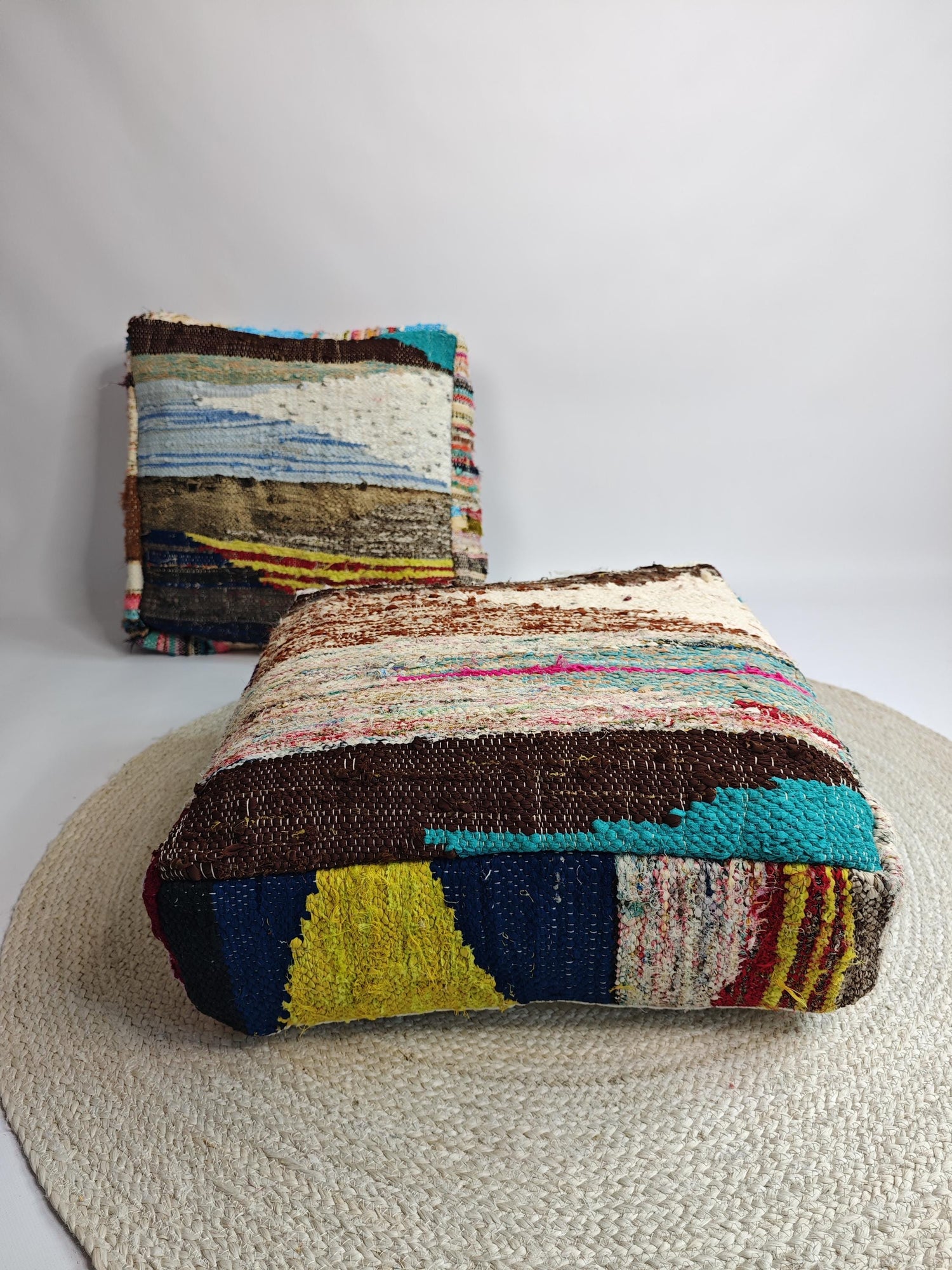 Cocosy Premium Collection - Pouf aus Marokko mit geometrischen Muster, Upcyling Pouf aus Stoffresten, Boho Sitzkissen, Braun Blau, Handarbeit