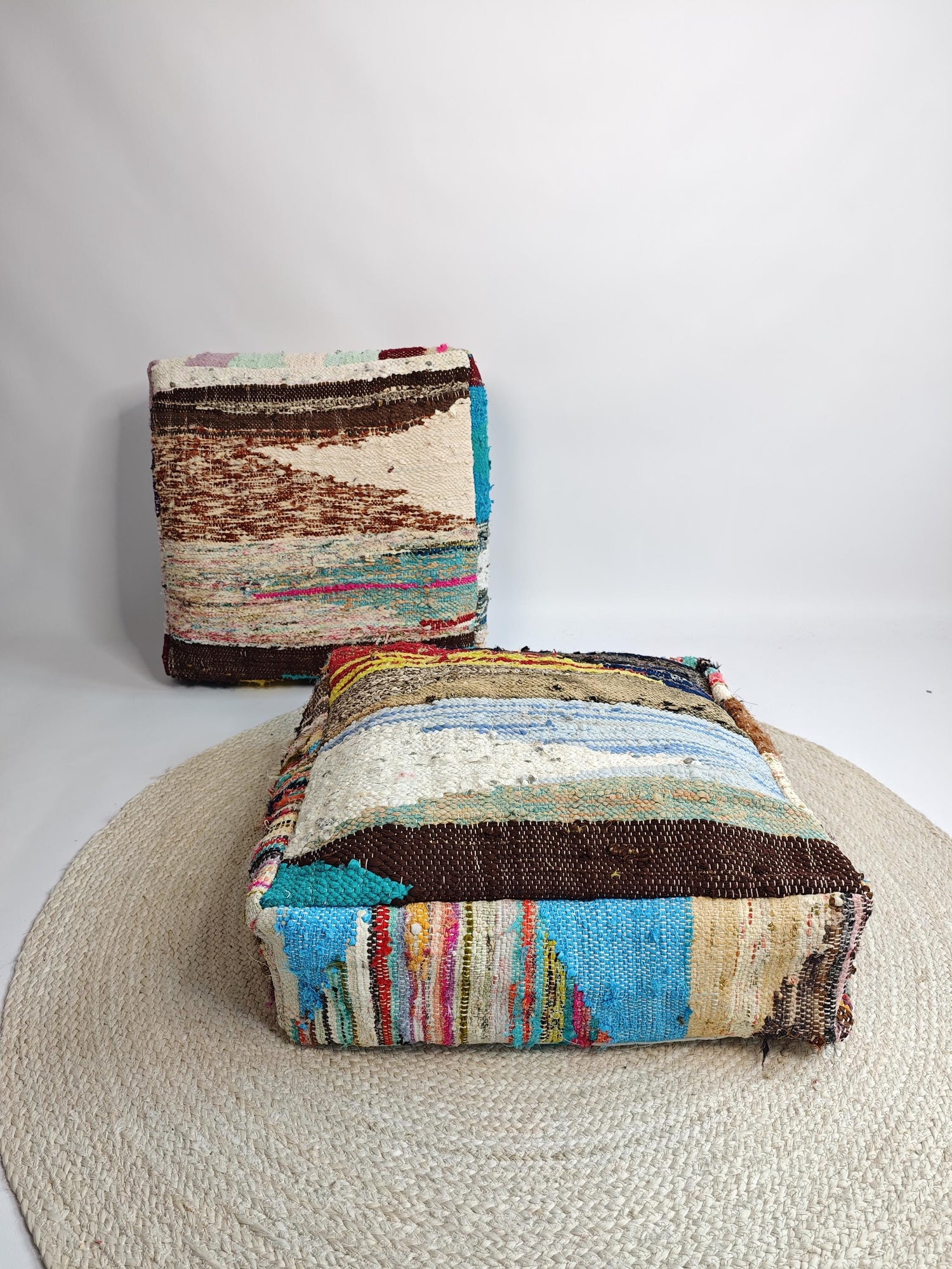Cocosy Premium Collection - Pouf aus Marokko mit geometrischen Muster, Upcyling Pouf aus Stoffresten, Boho Sitzkissen, Braun Blau, Handarbeit