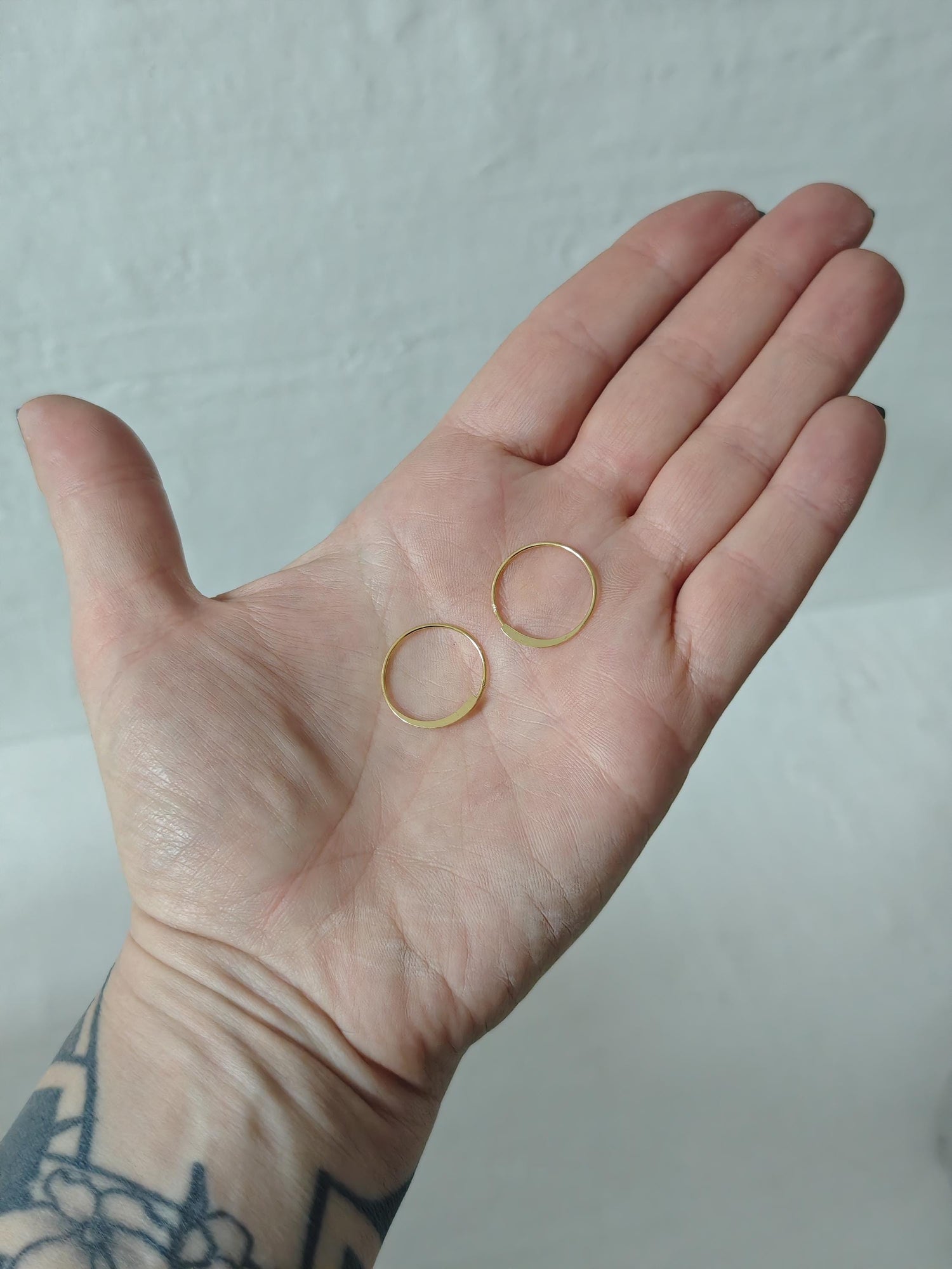 Offene Mini flache Creolen aus 925 Silber mit 18k Vergoldung, minimalistische kleine Ohrringe