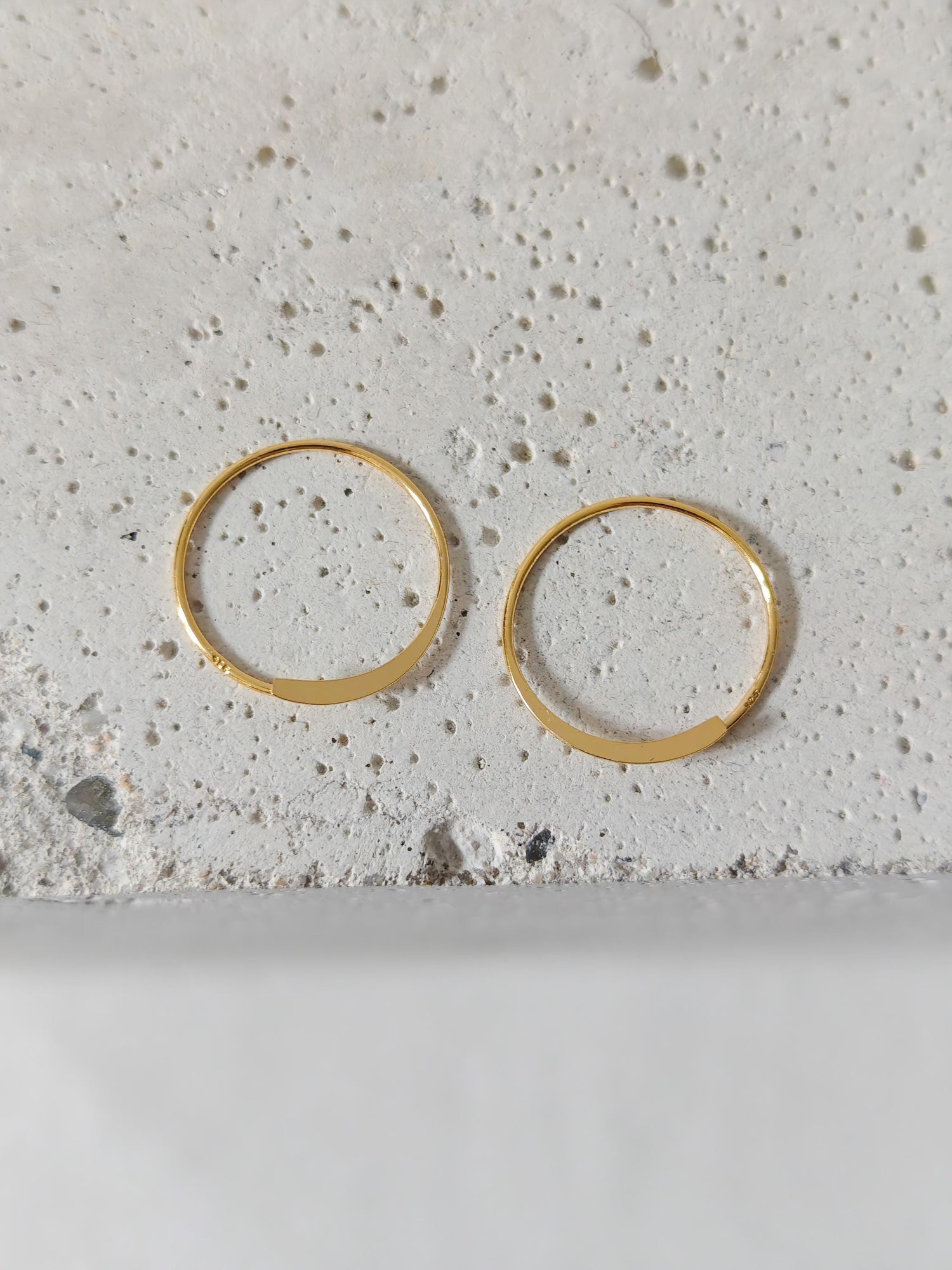 Offene Mini flache Creolen aus 925 Silber mit 18k Vergoldung, minimalistische kleine Ohrringe