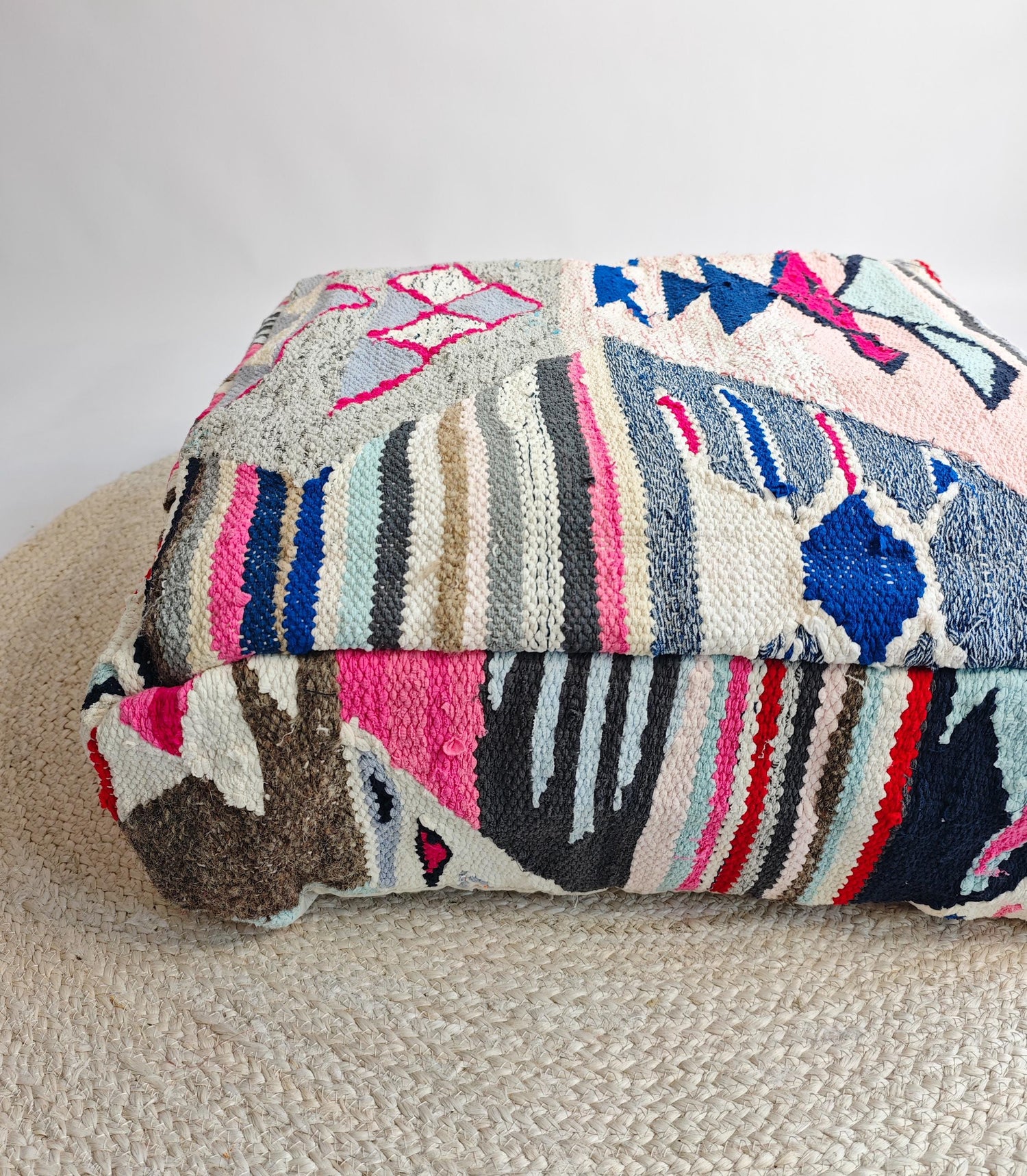 Pouf Cocosy Premium Collection - Marokkanischer Pouf mit geometrischen Muster, Upcyling Pouf aus Stoffresten, Boho Sitzkissen, Unikat