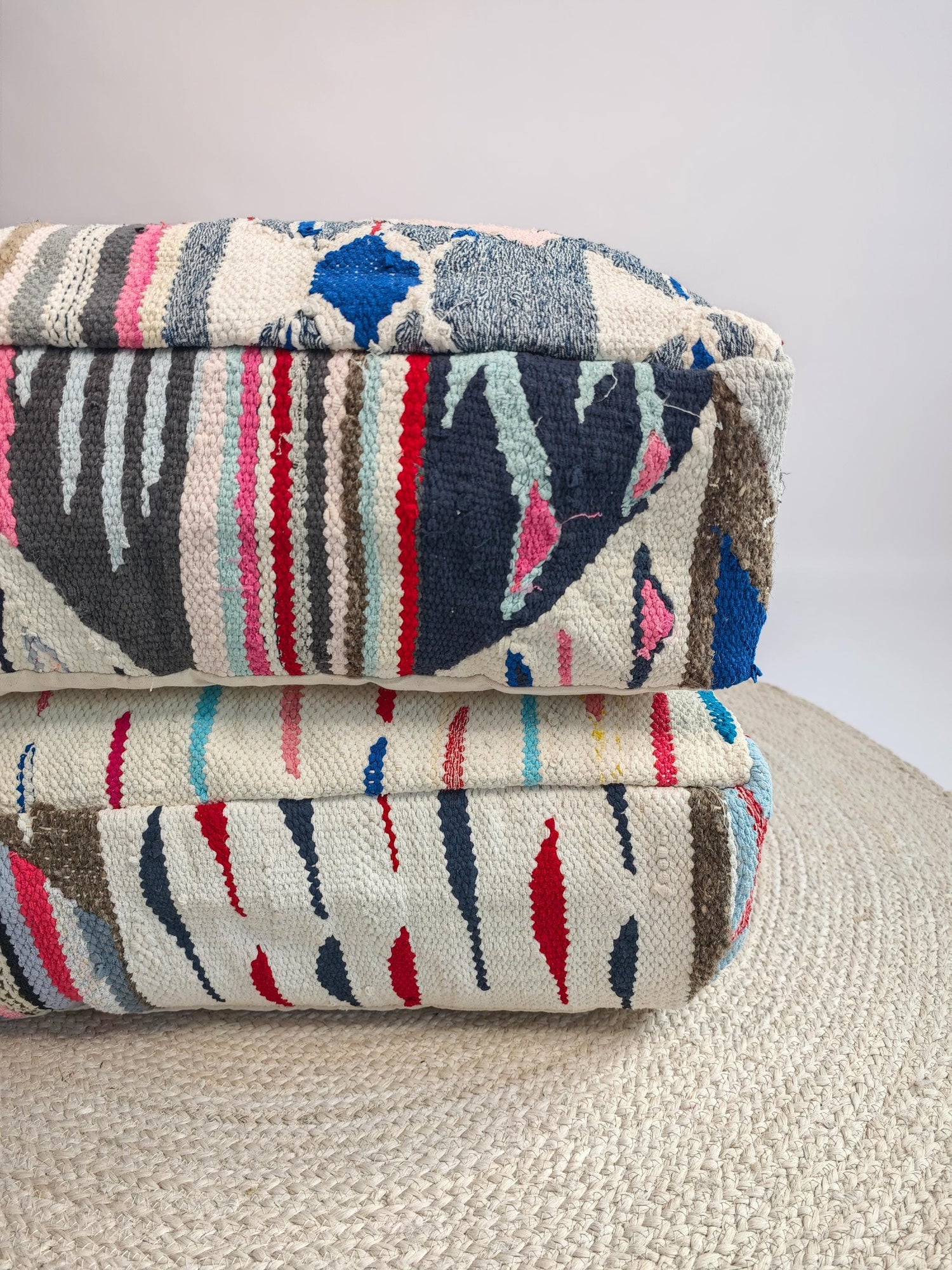 Pouf Cocosy Premium Collection - Marokkanischer Pouf mit geometrischen Muster, Upcyling Pouf aus Stoffresten, Boho Sitzkissen, Unikat