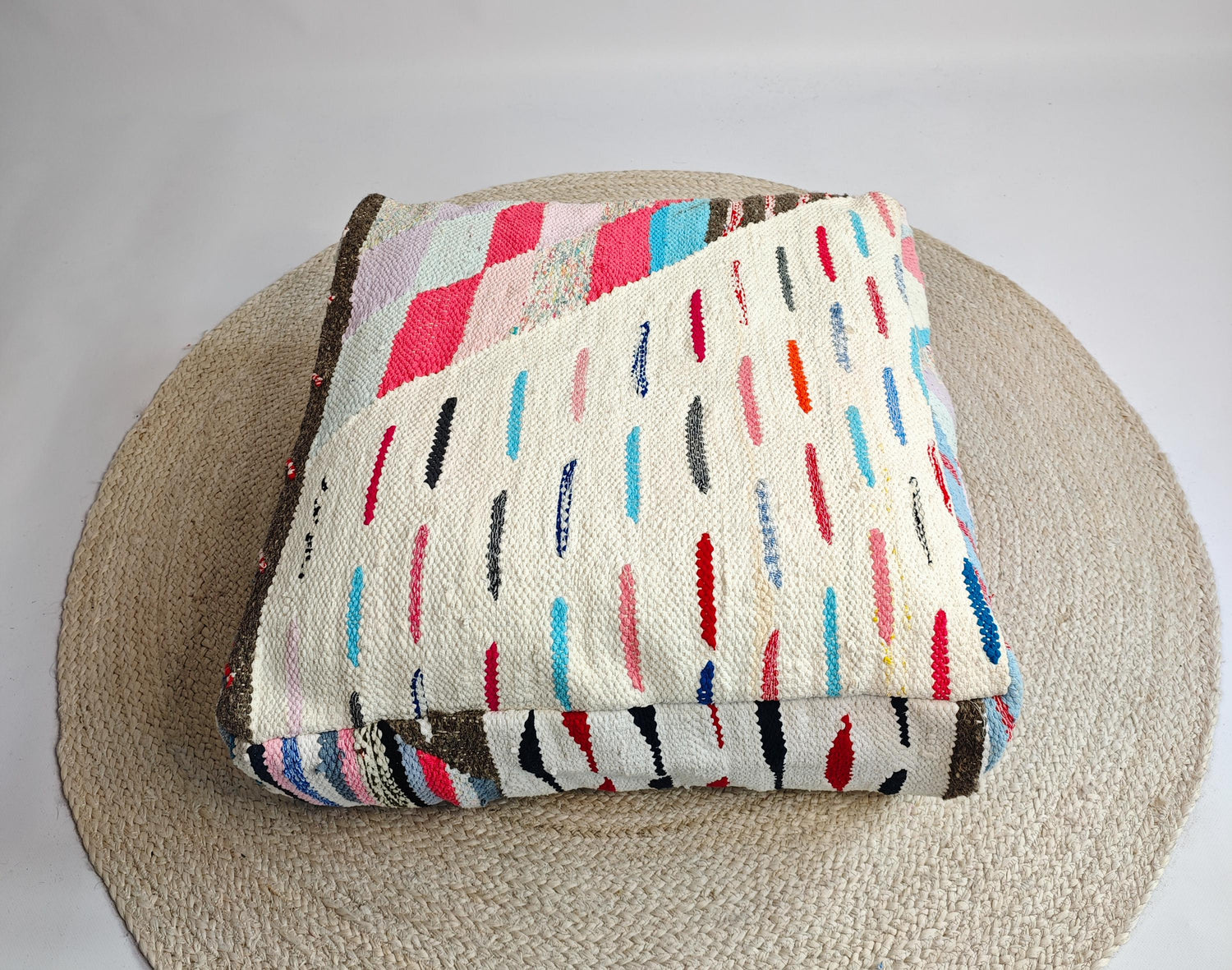 Pouf Cocosy Premium Collection - Marokkanischer Pouf mit geometrischen Muster, Upcyling Pouf aus Stoffresten, Boho Sitzkissen, Unikat