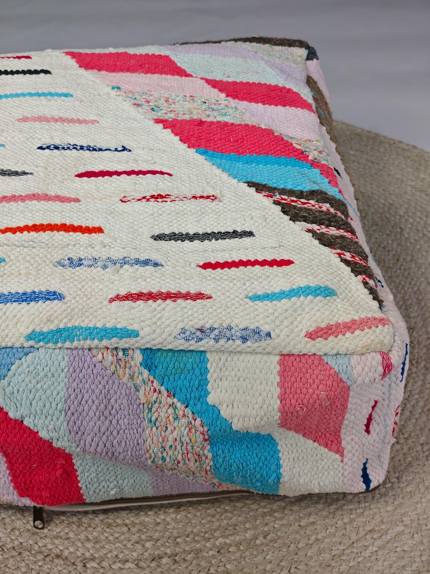 Pouf Cocosy Premium Collection - Marokkanischer Pouf mit geometrischen Muster, Upcyling Pouf aus Stoffresten, Boho Sitzkissen, Unikat