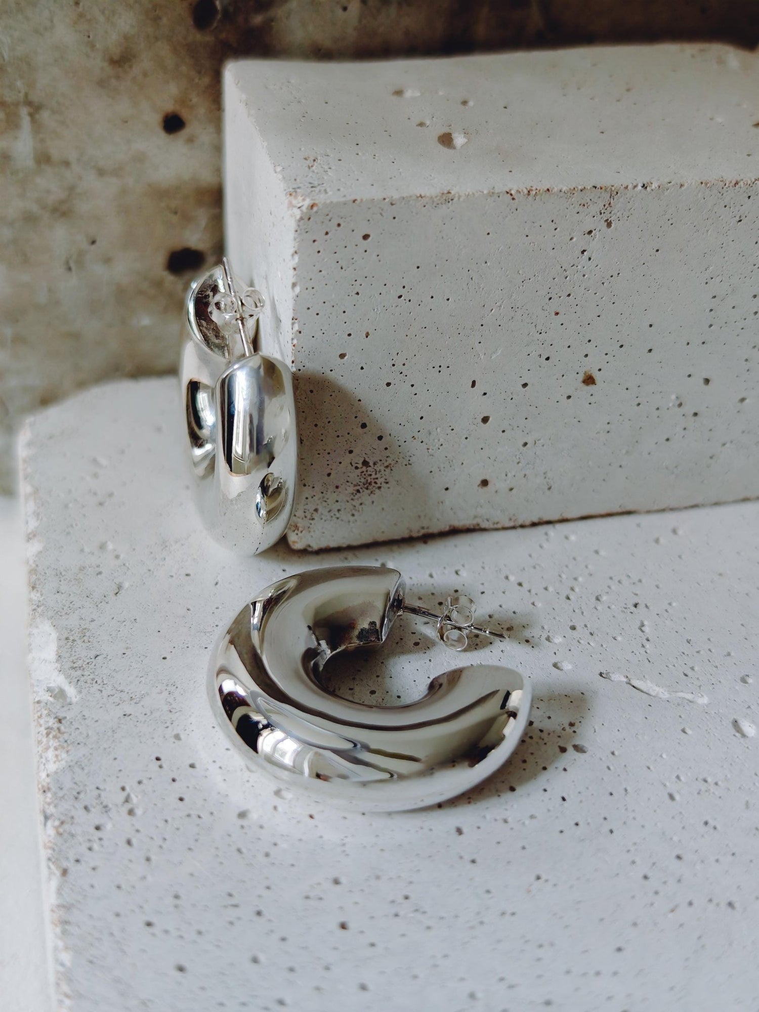 Chunky Creolen aus Silber 925, dicke Statement Ohrringe 30mm, Ohrstecker - CocosyBerlin