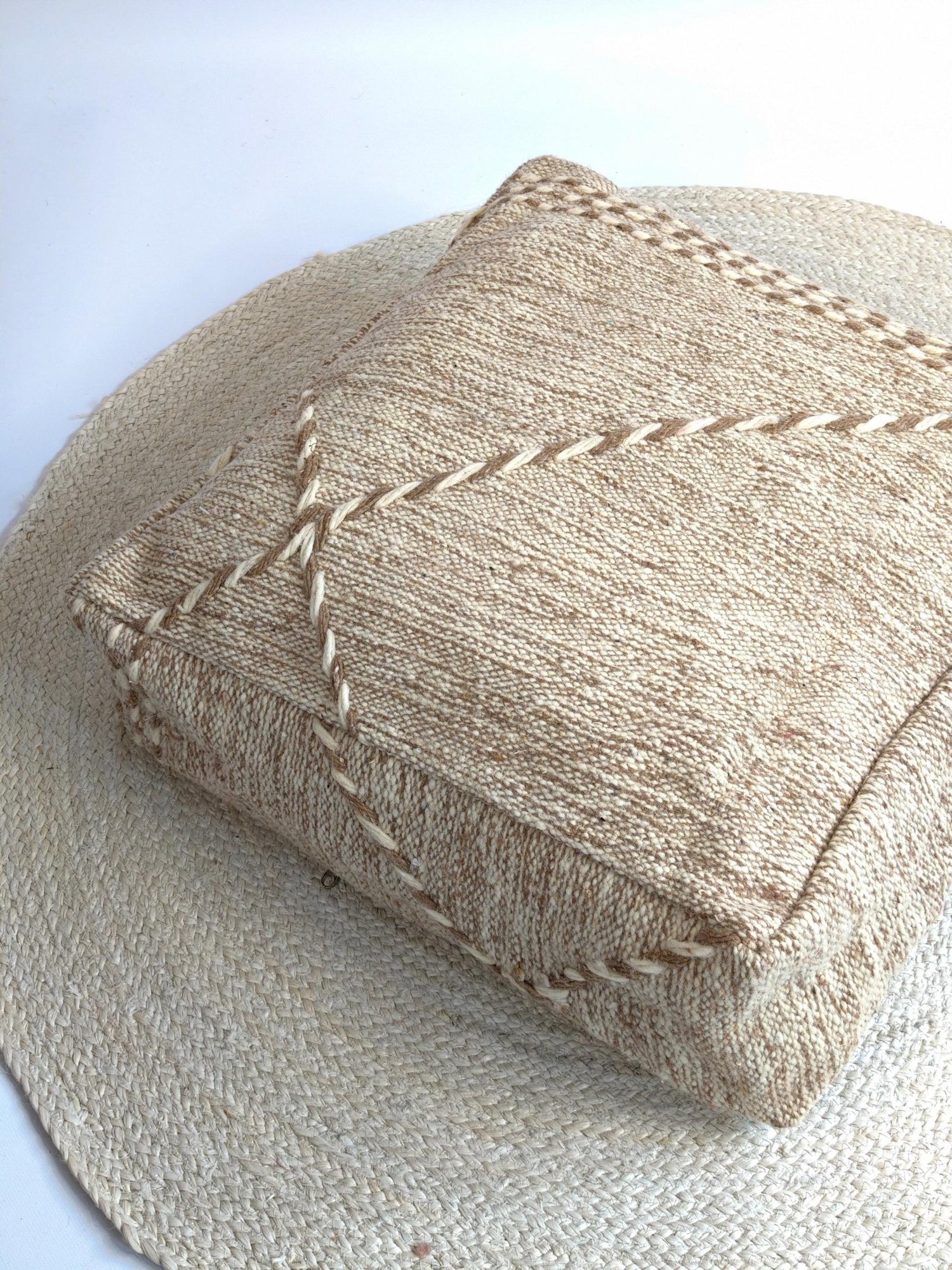 Marokkanischer Vintage Pouf quadratisch, Berber Bodenkissen aus Wolle, Braun und Beige 60x60x20cm - CocosyBerlin