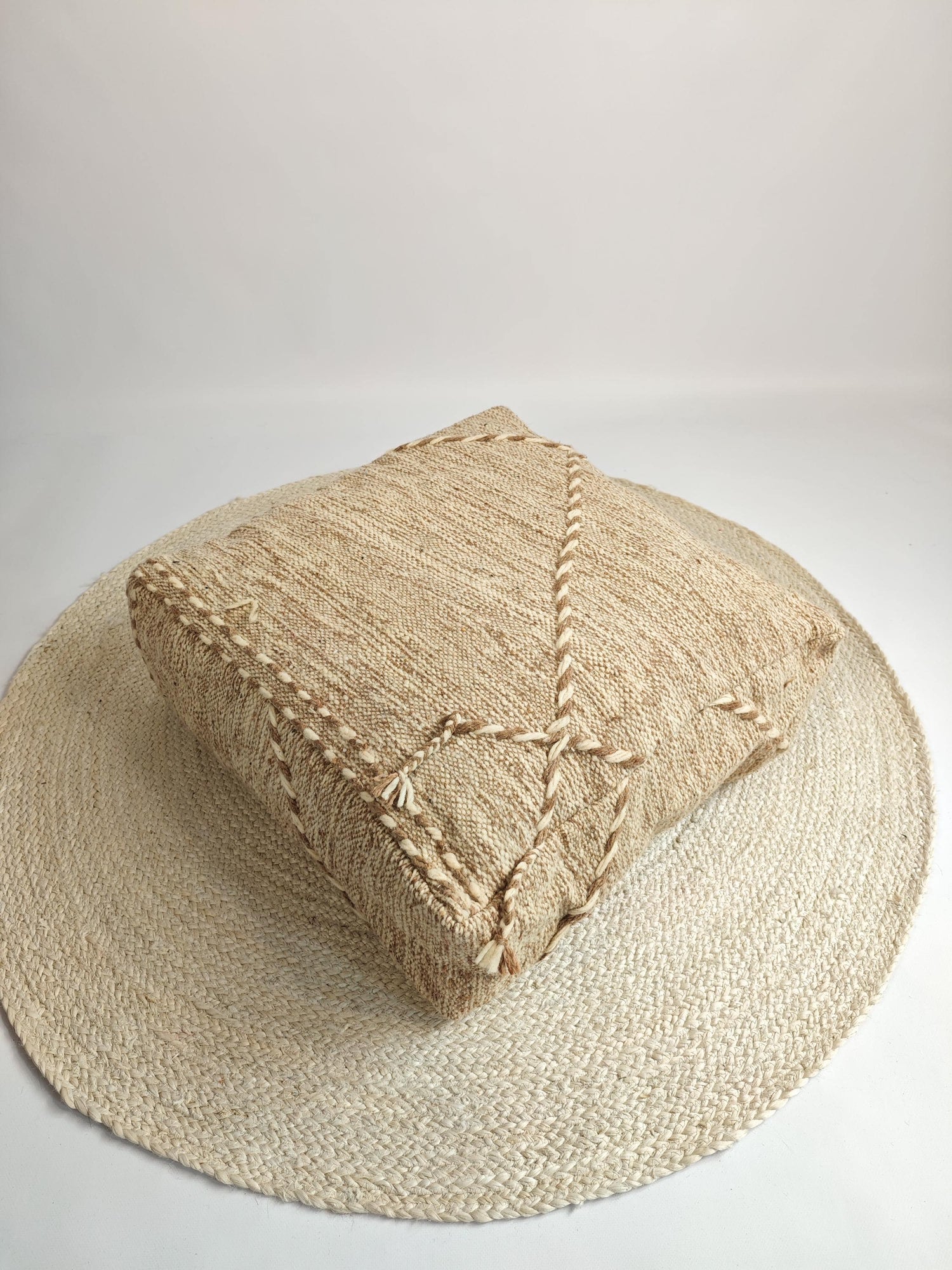 Marokkanischer Vintage Pouf quadratisch, Berber Bodenkissen aus Wolle, Braun und Beige 60x60x20cm