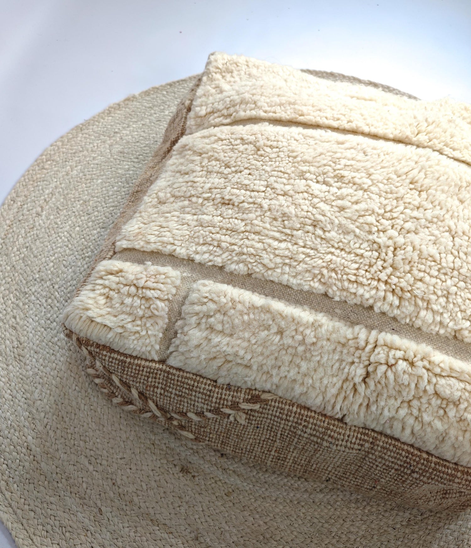 Marokkanischer Pouf quadratisch, Berber Bodenkissen aus Wolle, Braun und Beige 60x60x20cm, handgeknüpft in Marokko