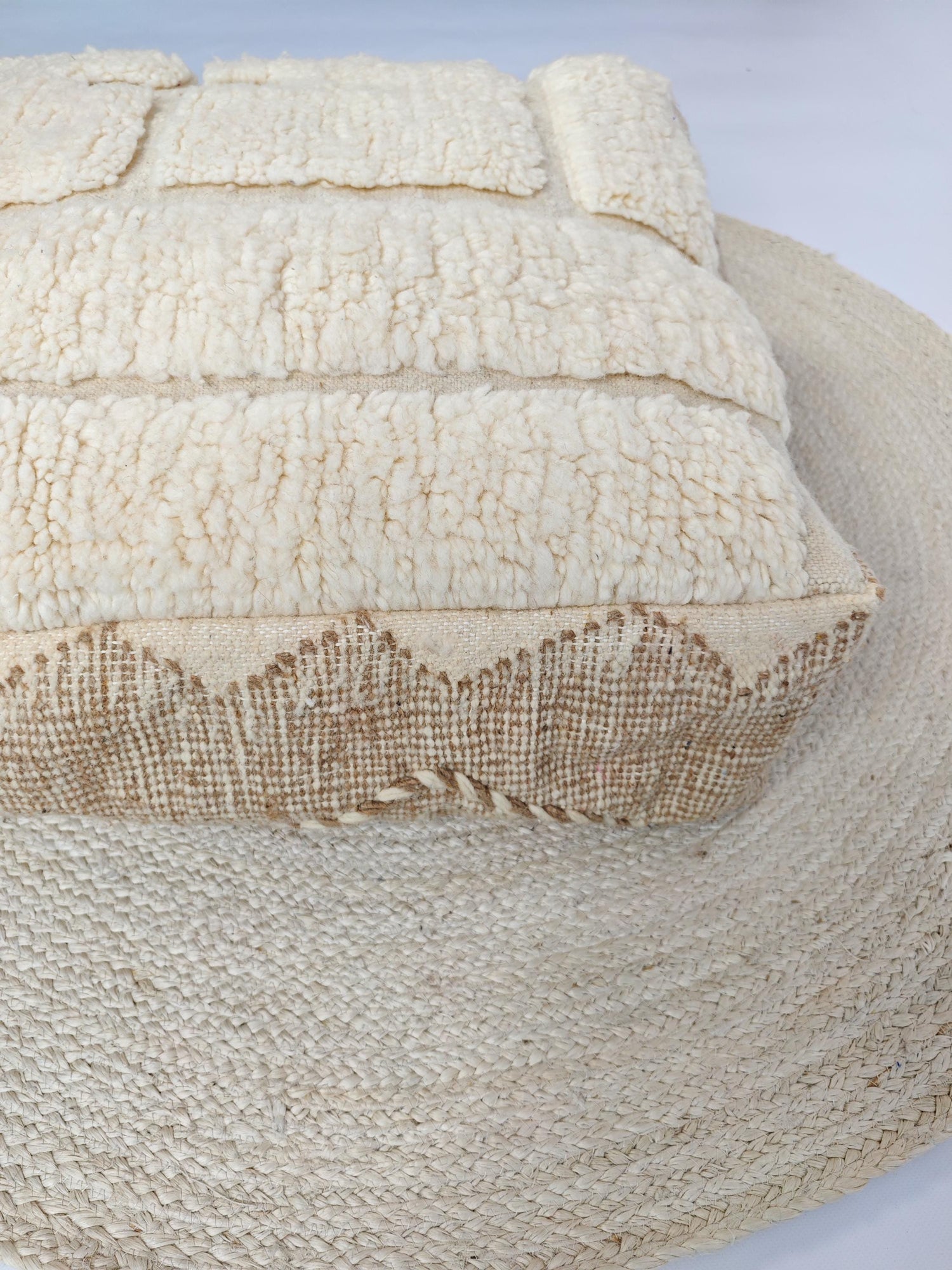 Marokkanischer Pouf quadratisch, Berber Bodenkissen aus Wolle, Braun und Beige 60x60x20cm, handgeknüpft in Marokko