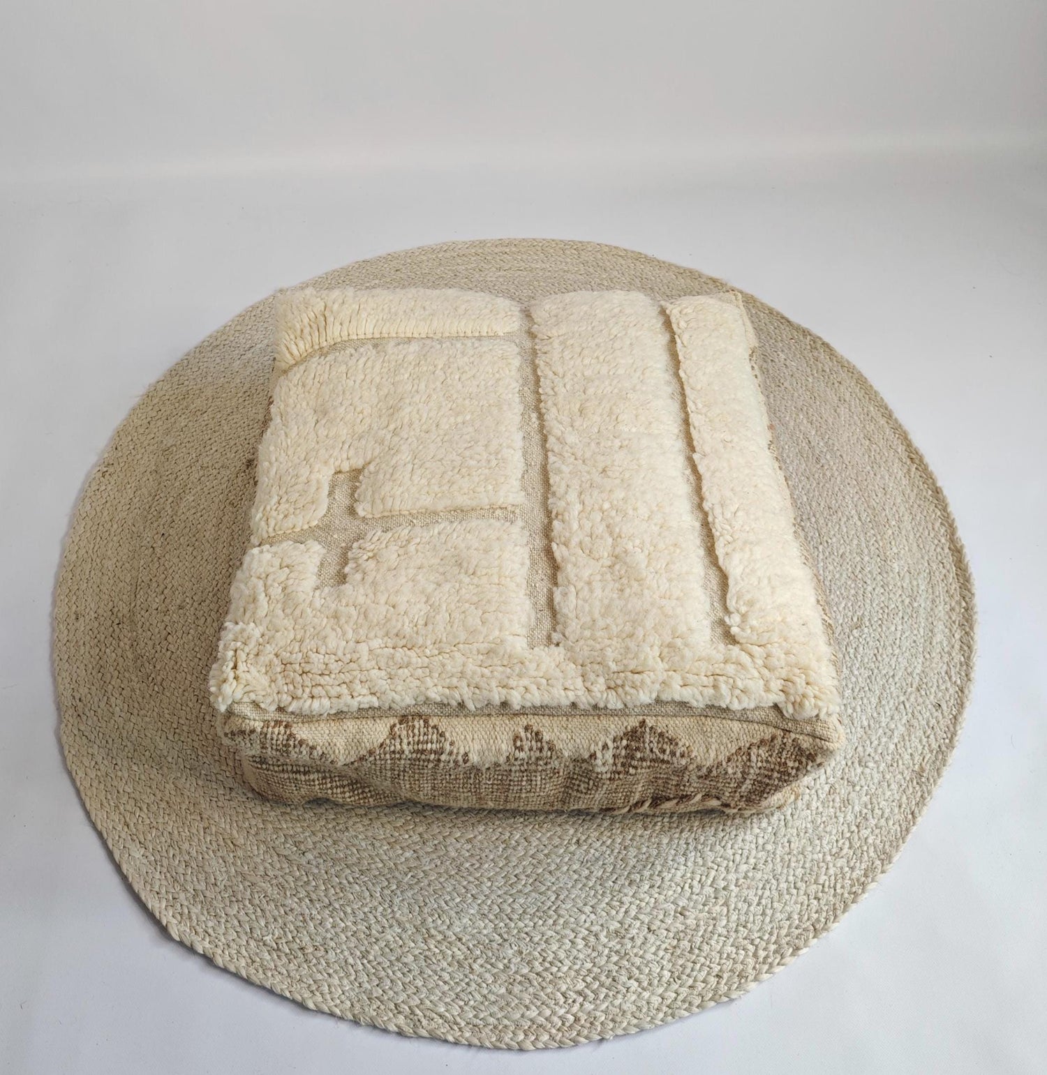 Marokkanischer Pouf quadratisch, Berber Bodenkissen aus Wolle, Braun und Beige 60x60x20cm, handgeknüpft in Marokko