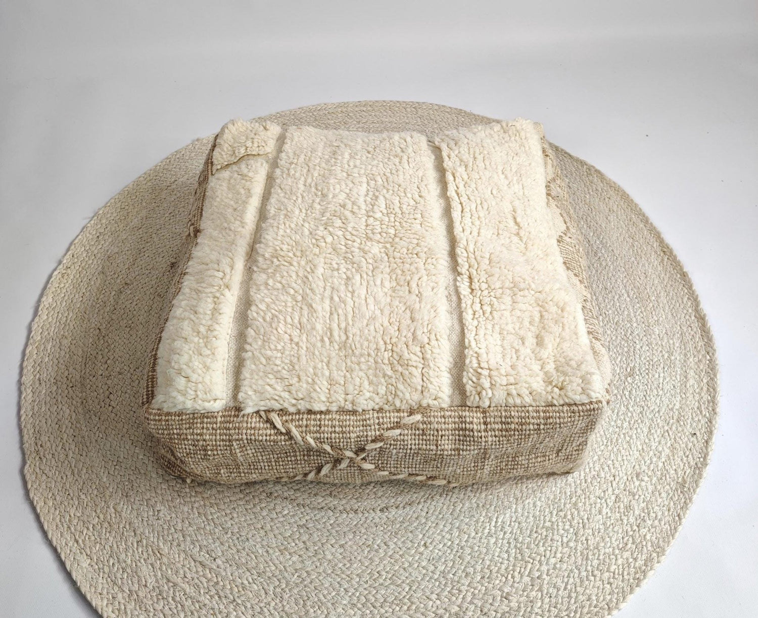 Marokkanischer Pouf quadratisch, Berber Bodenkissen aus Wolle, Braun und Beige 60x60x20cm, handgeknüpft in Marokko - CocosyBerlin