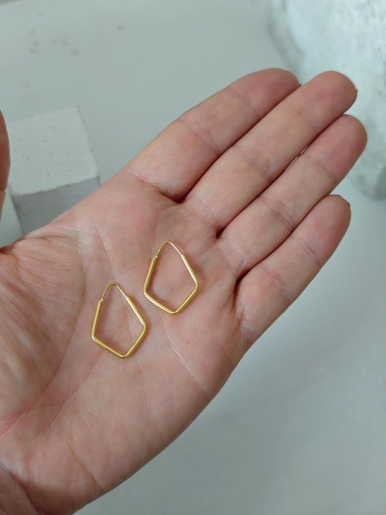 Vergoldete Geometrische Creolen aus 925 Silber, Kleine Eckige Ohrringe 25mm, Minimalistischer Ohrschmuck