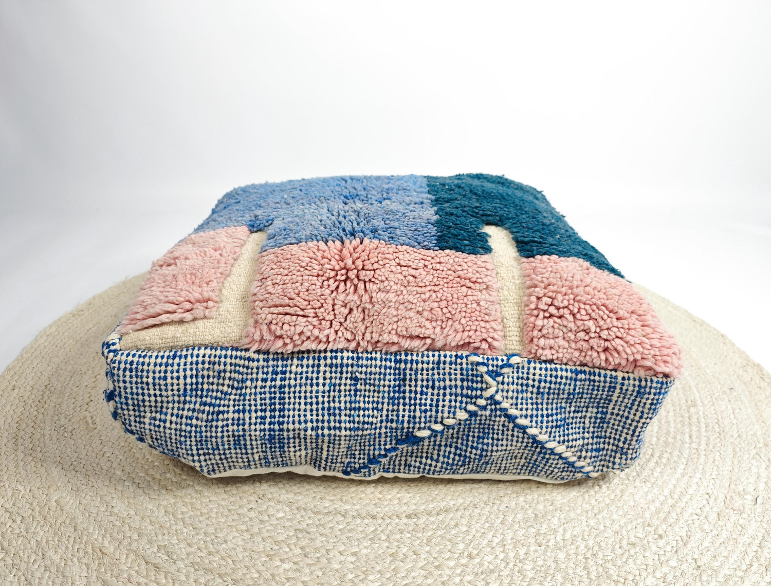 Marokkanischer Beni Ourain Pouf, Berber Bodenkissen, Blau und Rosa, Boho Sitzkissen aus Wolle, Vintage