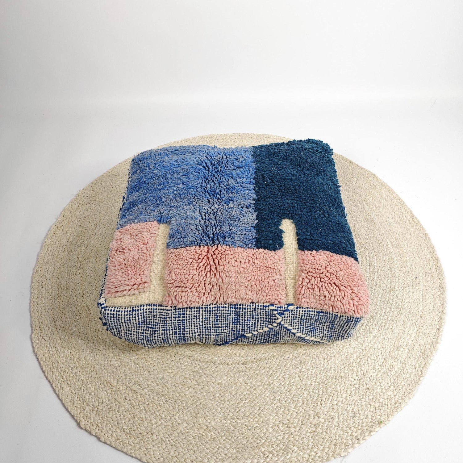 Marokkanischer Beni Ourain Pouf, Berber Bodenkissen, Blau und Rosa, Boho Sitzkissen aus Wolle, Vintage