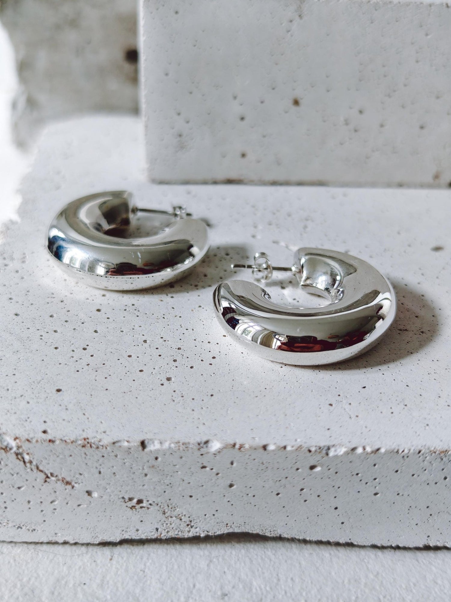 Chunky Creolen aus Silber 925, dicke Statement Ohrringe 30mm, Ohrstecker - CocosyBerlin