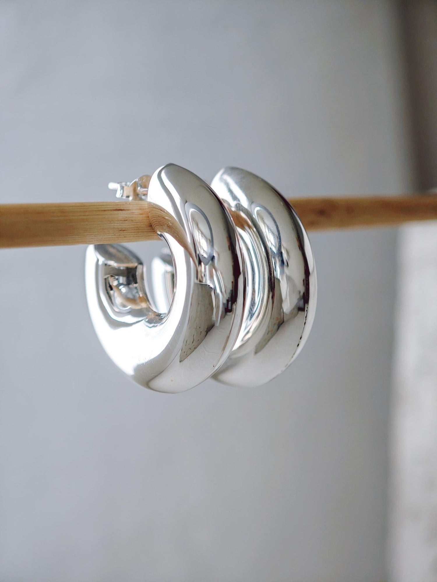 Chunky Creolen aus Silber 925, dicke Statement Ohrringe 30mm, Ohrstecker - CocosyBerlin