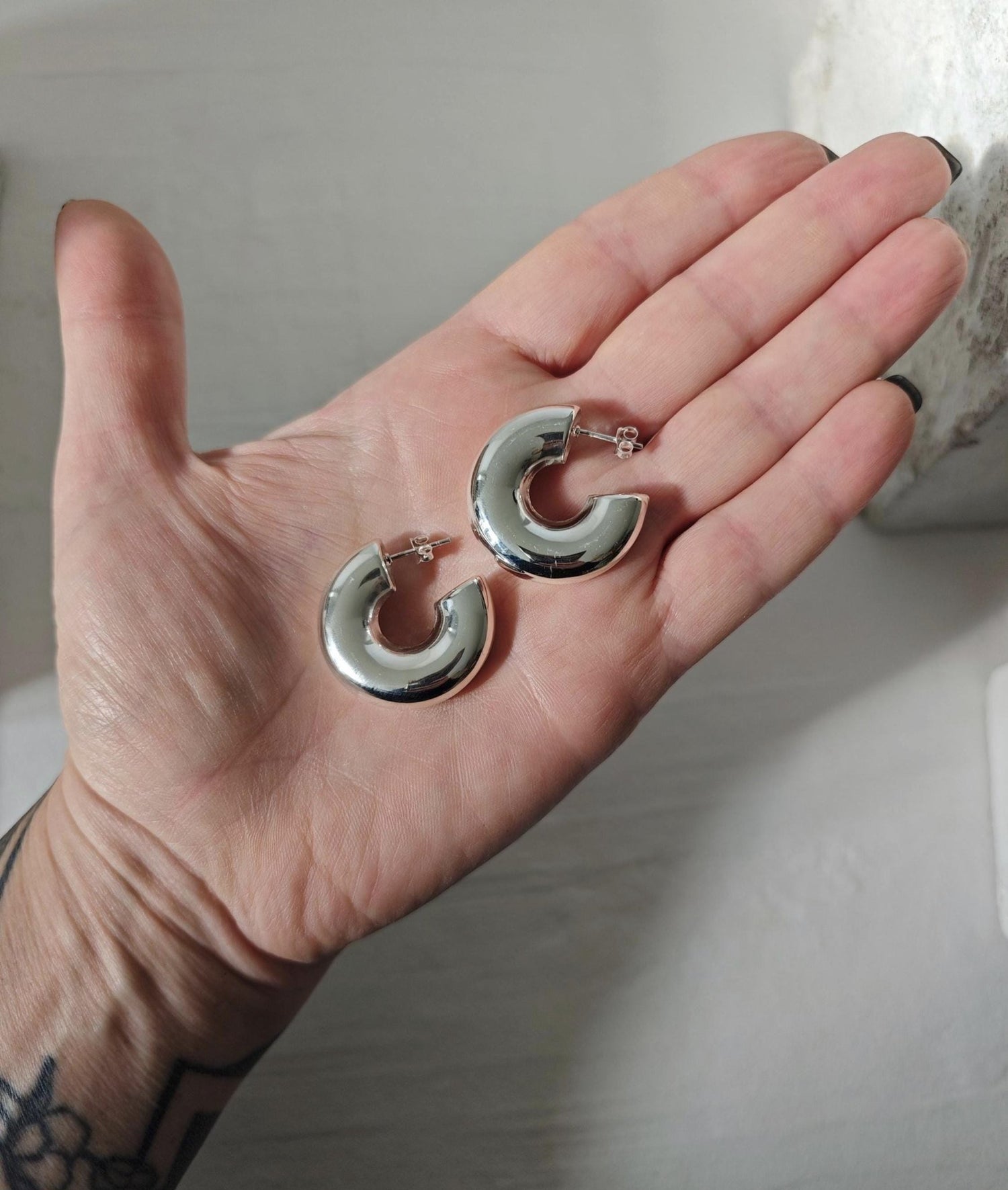 Chunky Creolen aus Silber 925, dicke Statement Ohrringe 30mm, Ohrstecker - CocosyBerlin