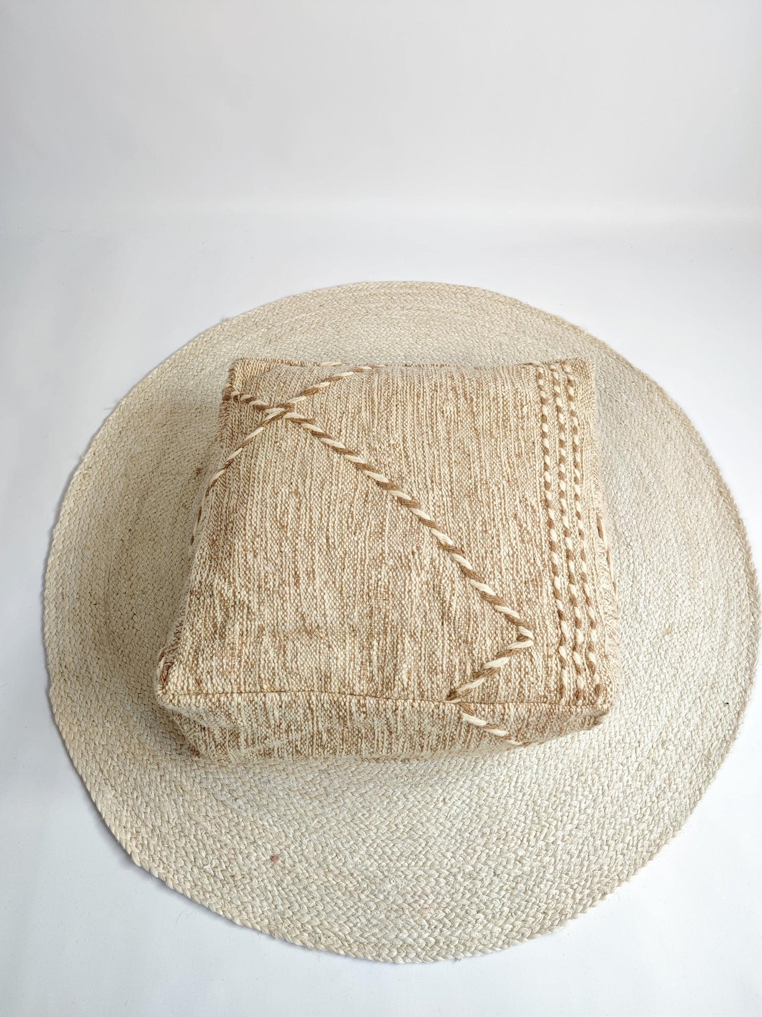 Marokkanischer Vintage Pouf quadratisch, Berber Bodenkissen aus Wolle, Braun und Beige 60x60x20cm