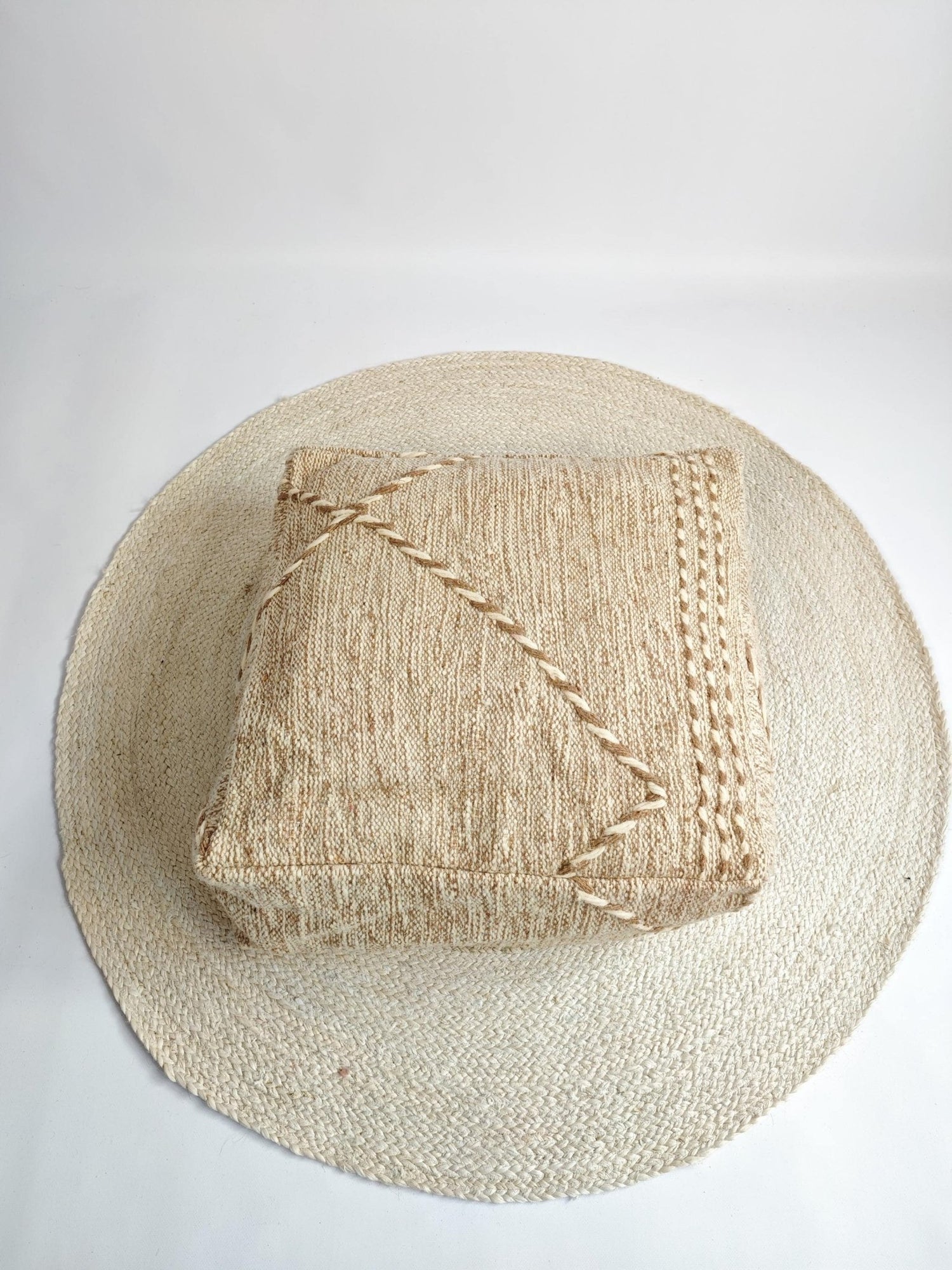 Marokkanischer Vintage Pouf quadratisch, Berber Bodenkissen aus Wolle, Braun und Beige 60x60x20cm - CocosyBerlin