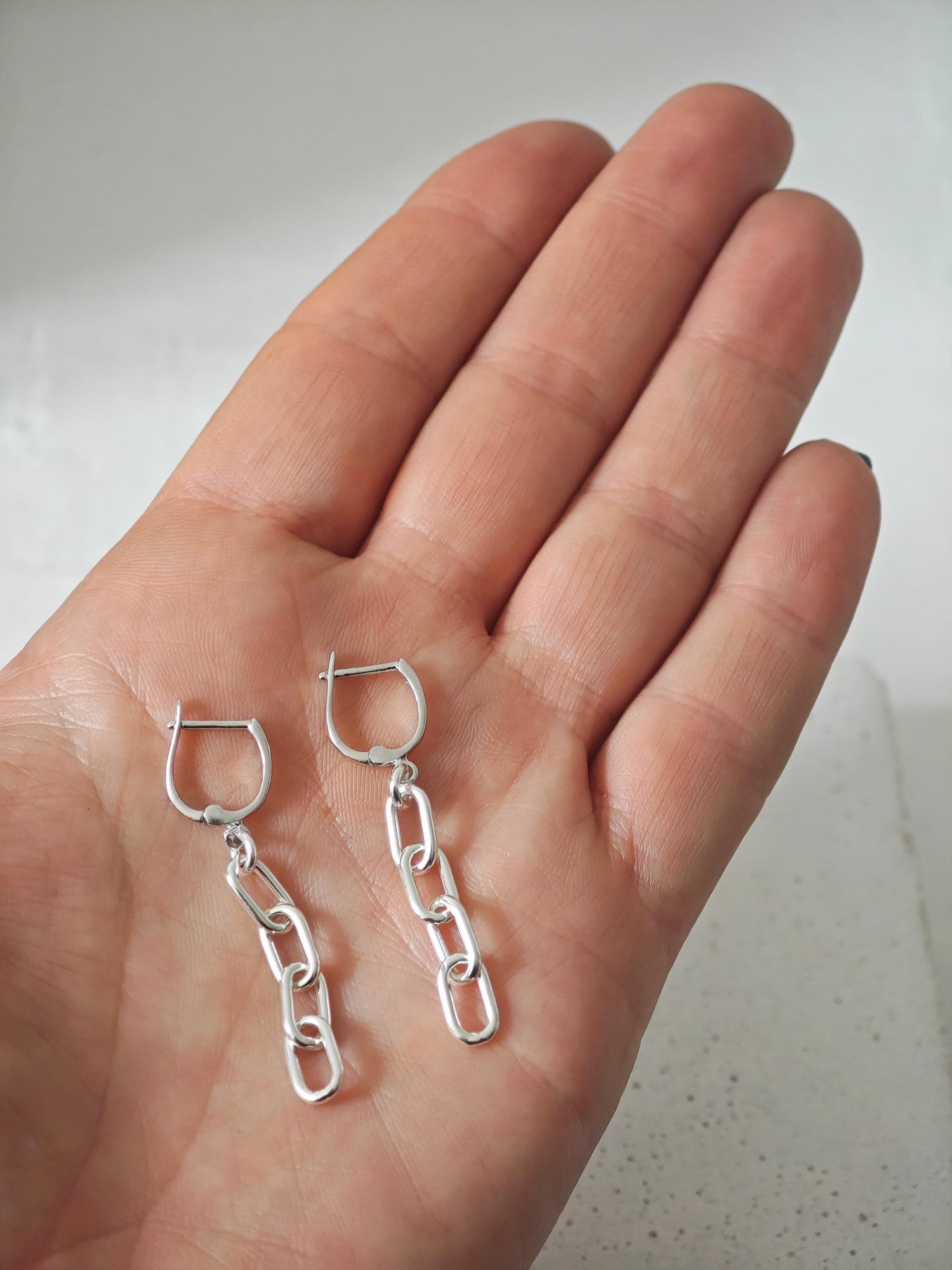 Chain Silver Hoops . Lange Kettenglieder- Hängeohrringe aus 925 Silber, Link Chain Creolen, lange Chain Kette Ohrringe